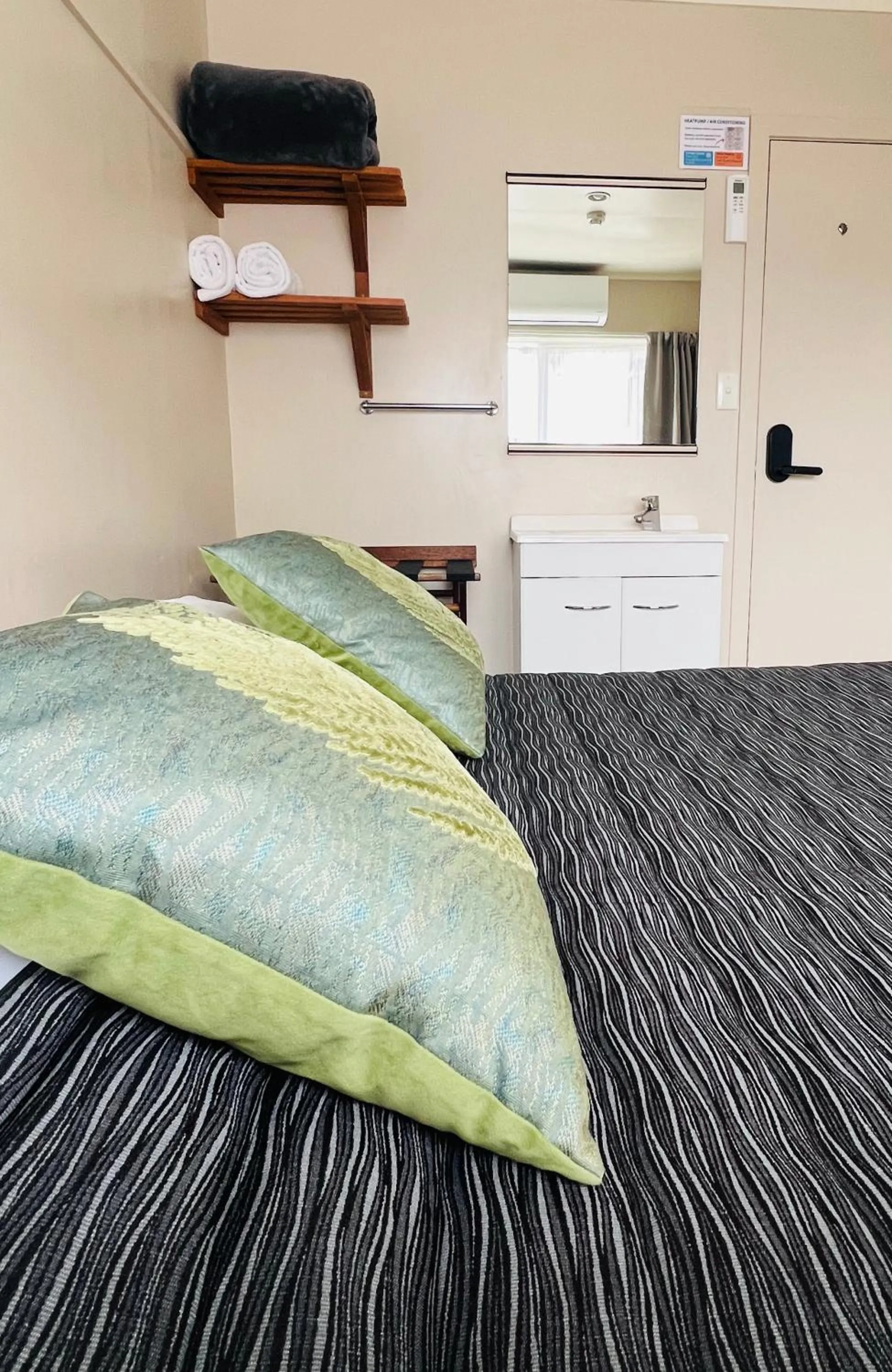 Bed in Seagulls Guesthouse