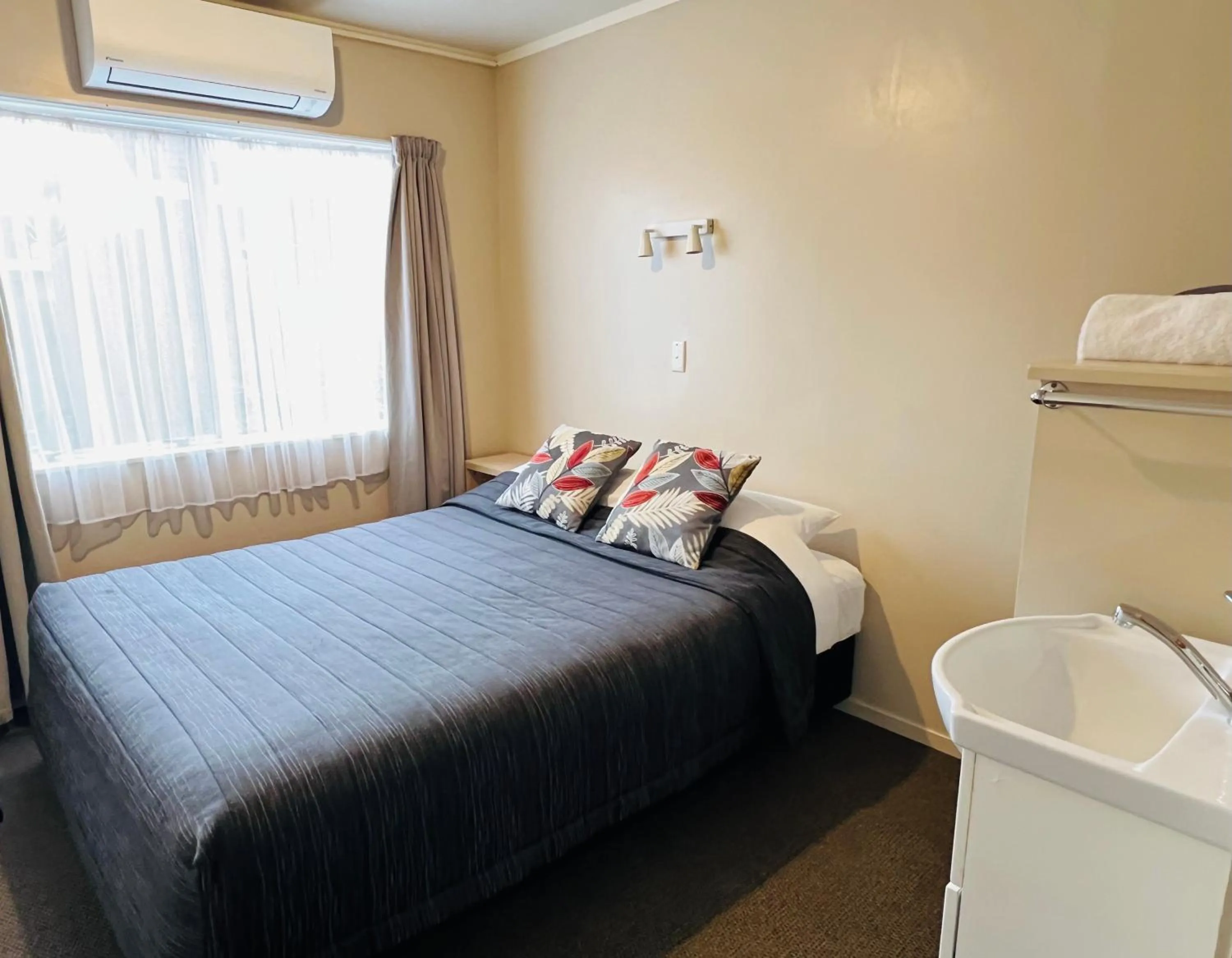 Bed in Seagulls Guesthouse