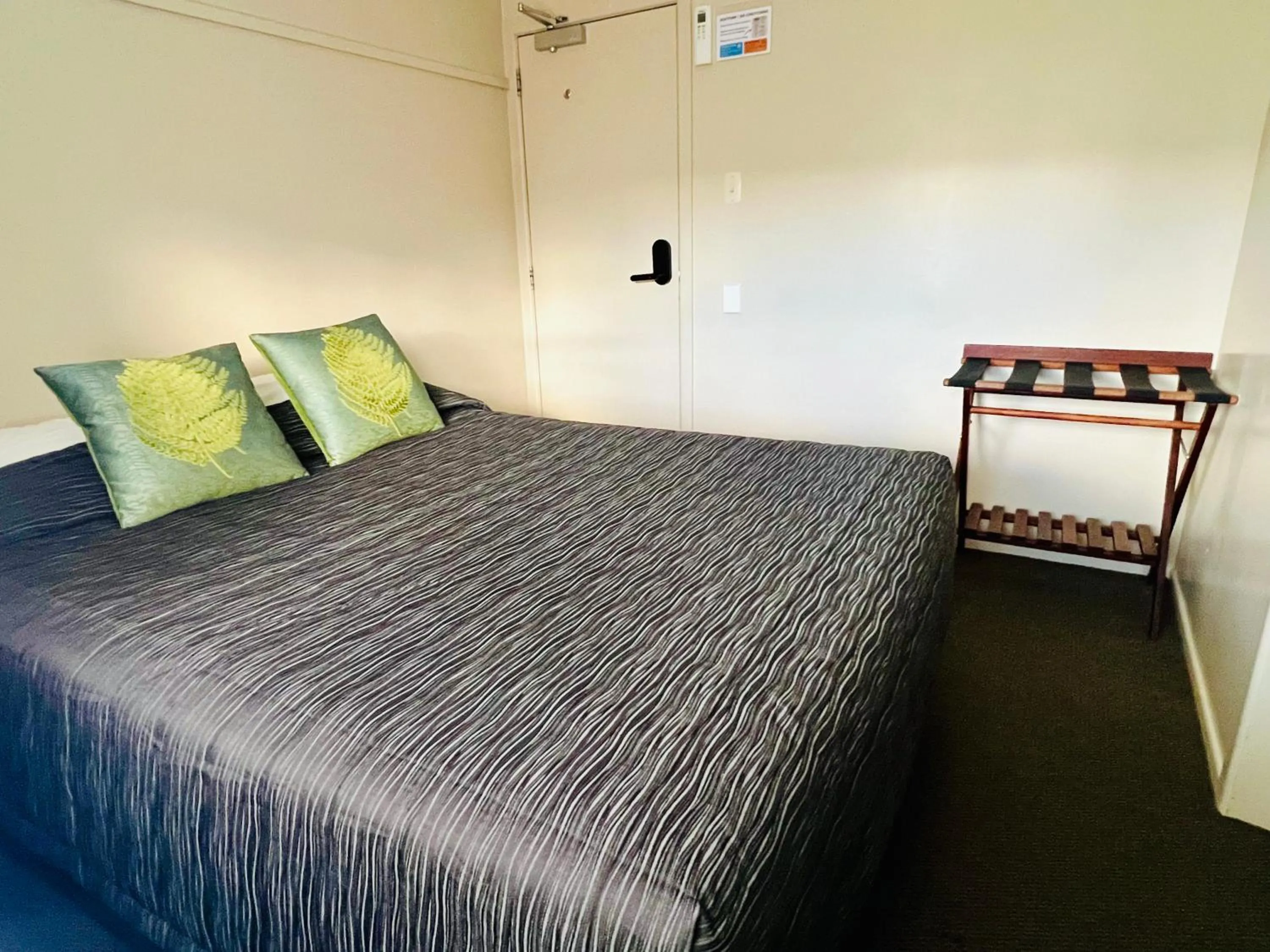 Bed in Seagulls Guesthouse