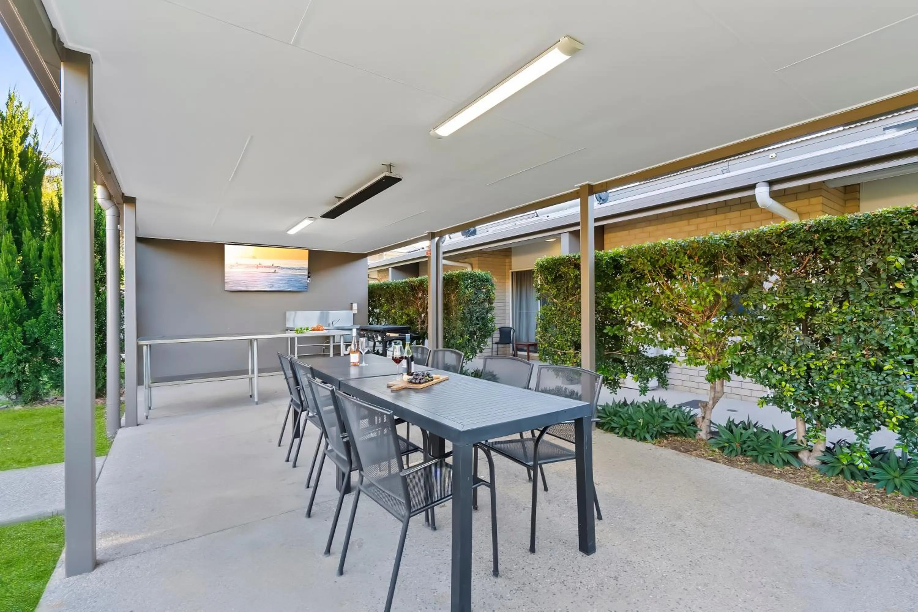 BBQ facilities in Emerald Inn by Travellers