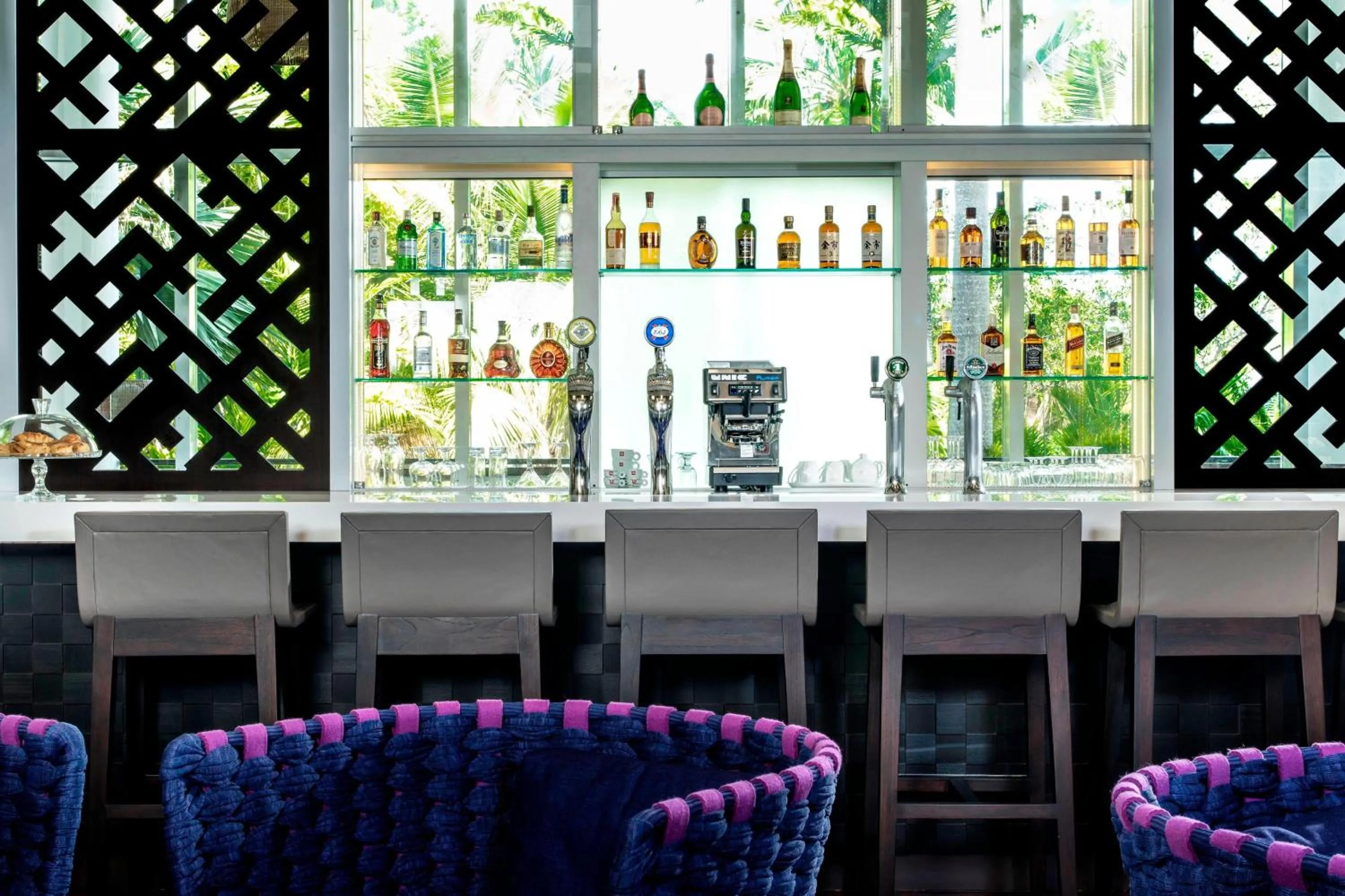 Lounge or bar in Le Méridien Nouméa Resort & Spa