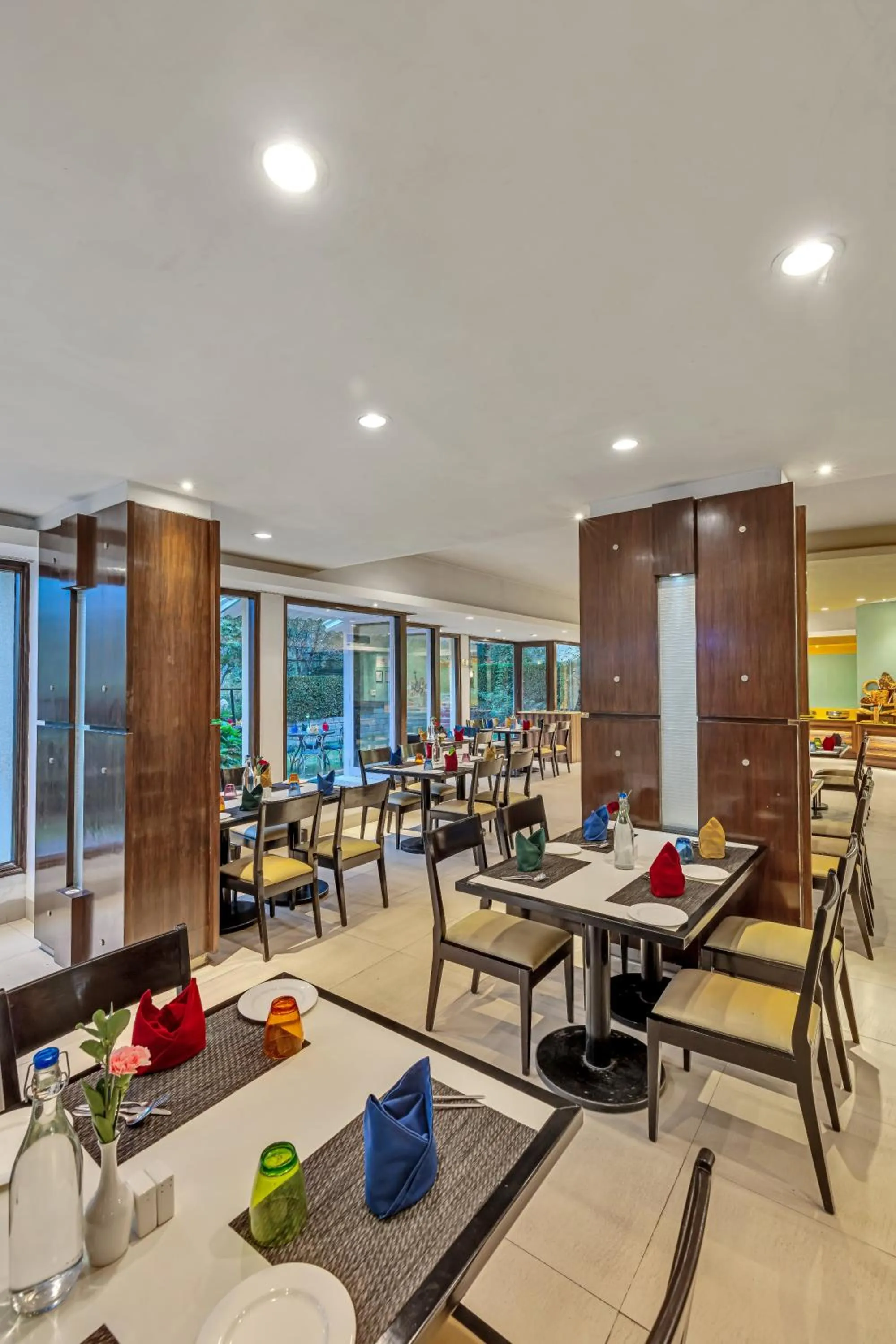 Restaurant/places to eat in Club Mahindra Snow Peaks Manali