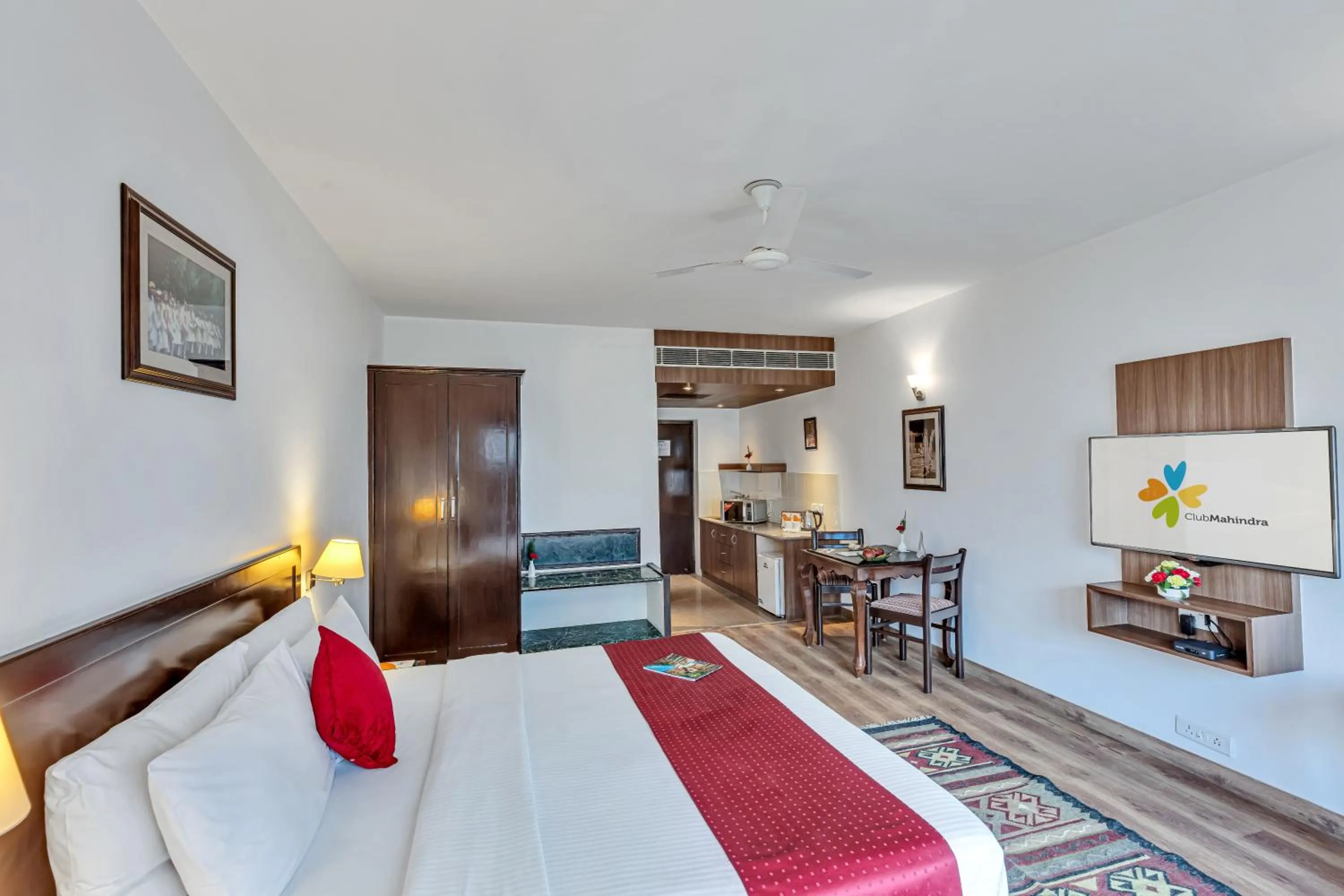 Living room, Bed in Club Mahindra Snow Peaks Manali