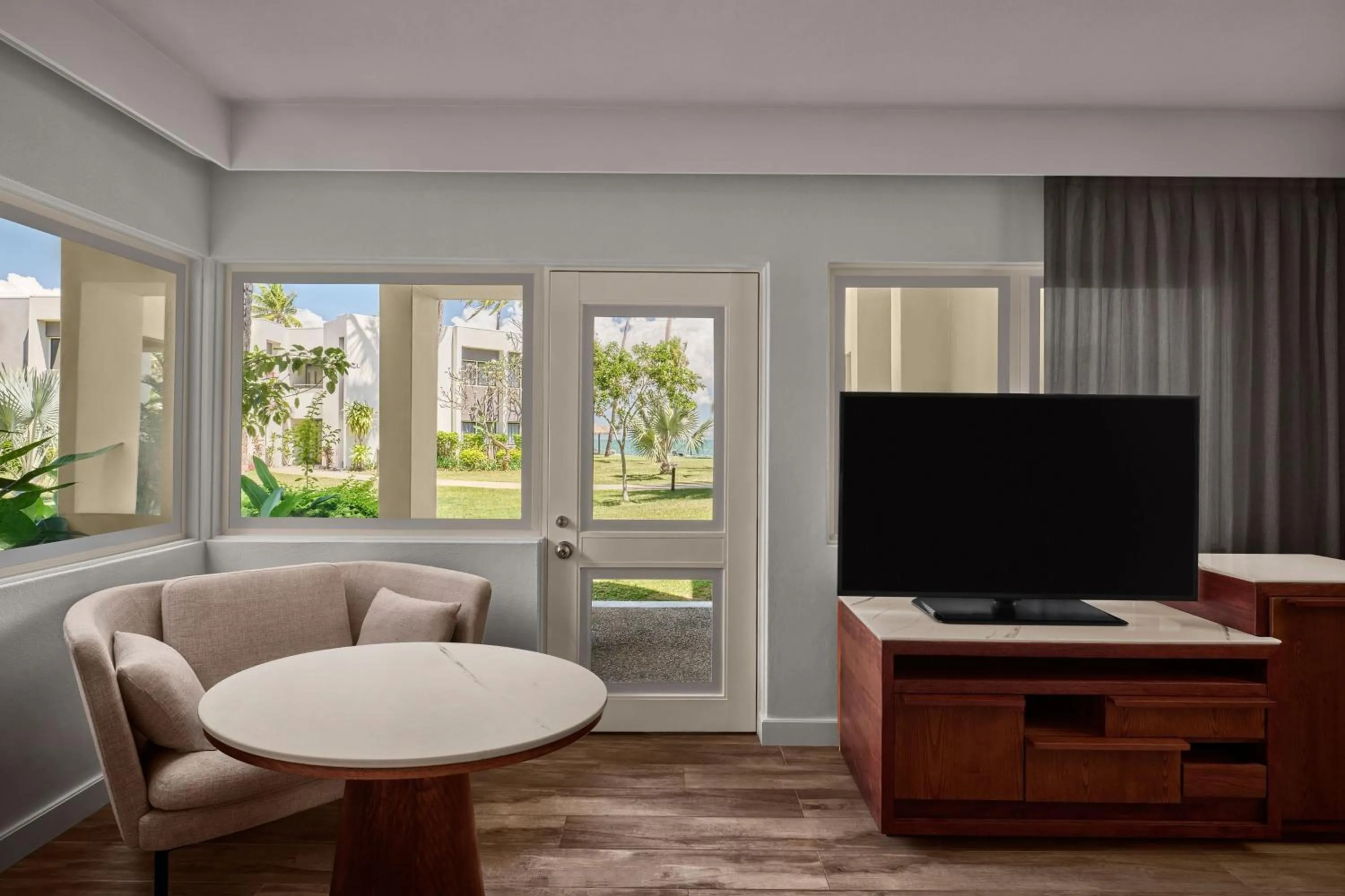 Photo of the whole room in Sheraton Fiji Golf & Beach Resort