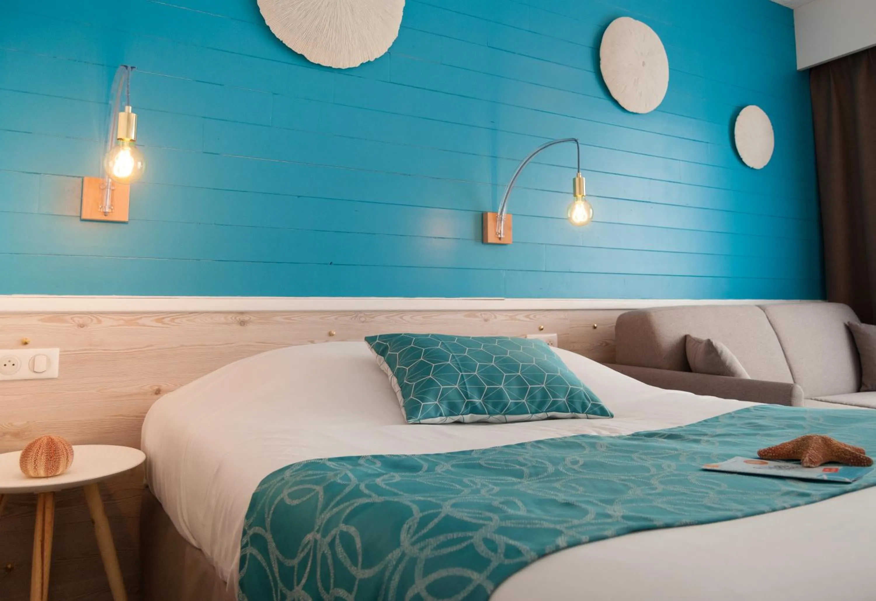 Bedroom, Bed in Hotel La Cote Oceane - Saint Jean de Monts