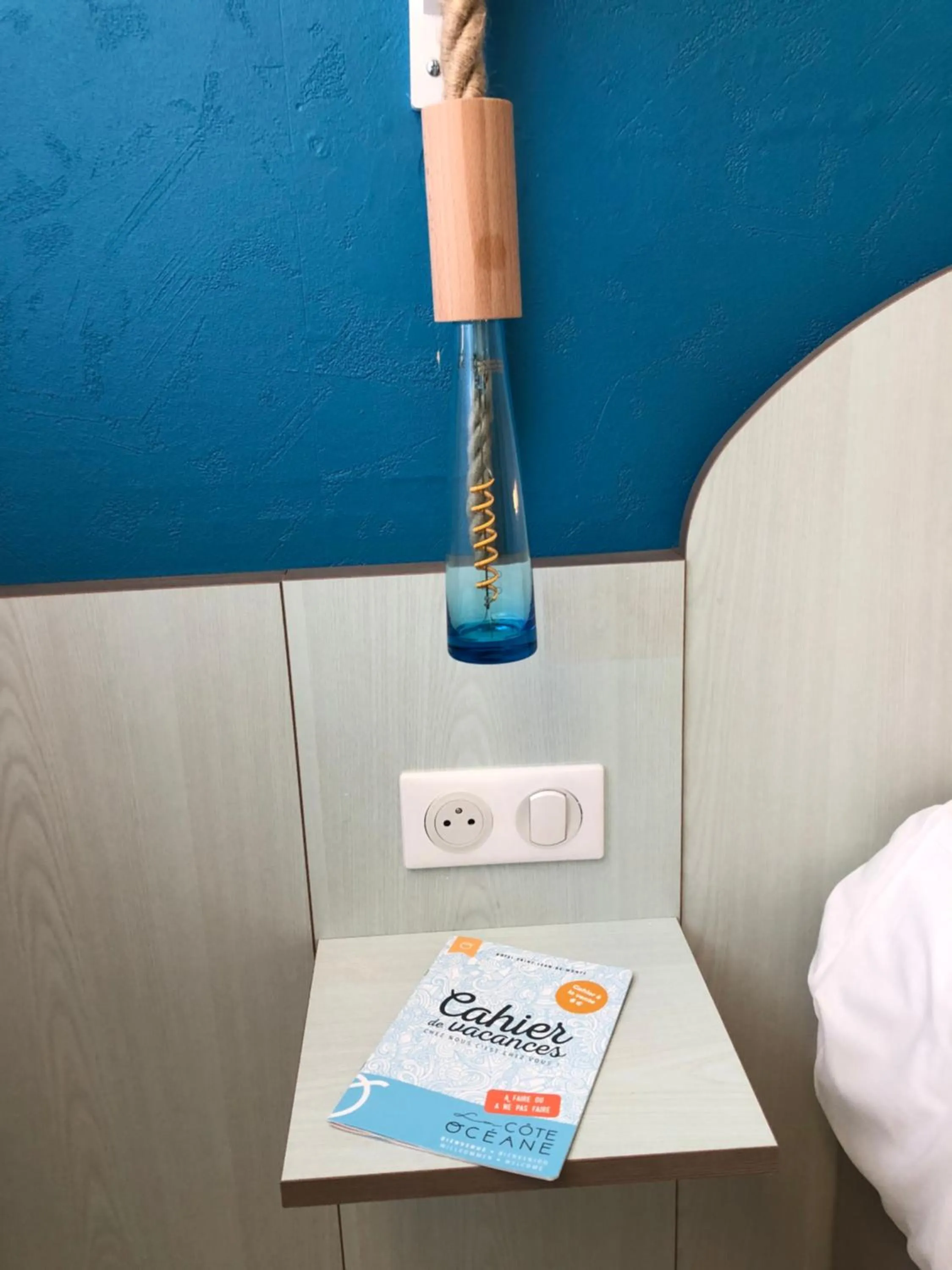 Decorative detail, Bed in Hotel La Cote Oceane- Bureau- 250 m plage