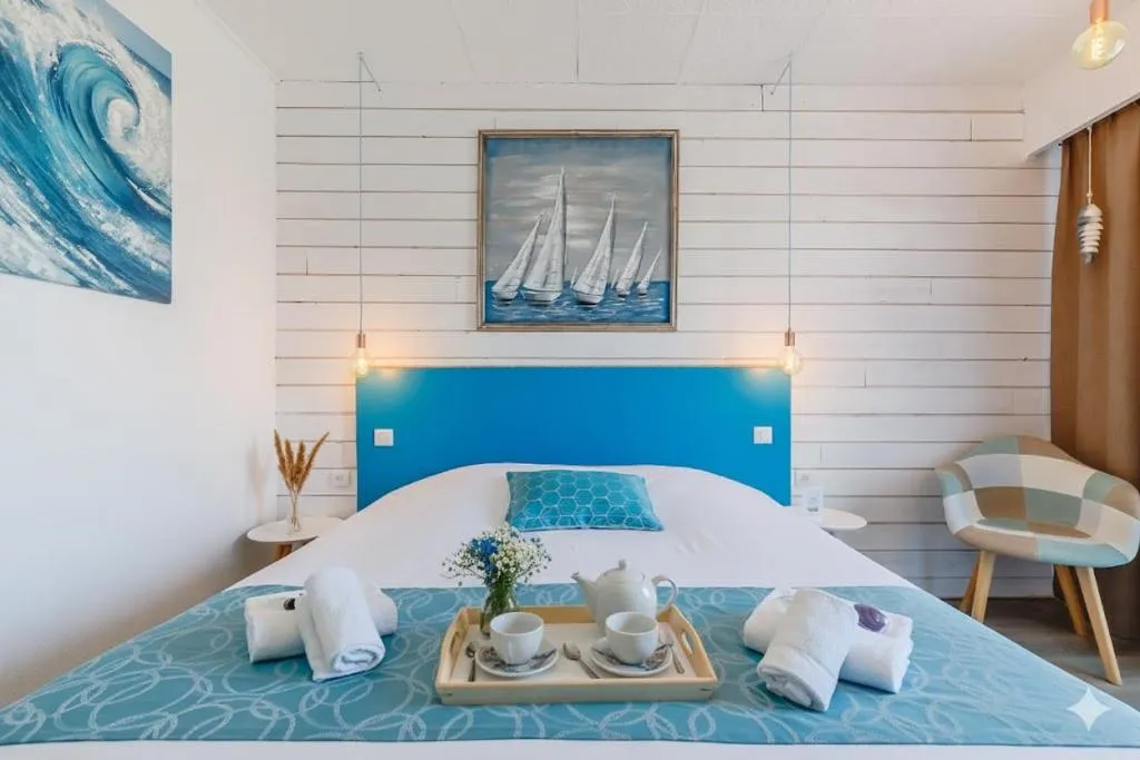 Bedroom, Bed in Hotel La Cote Oceane - Saint Jean de Monts
