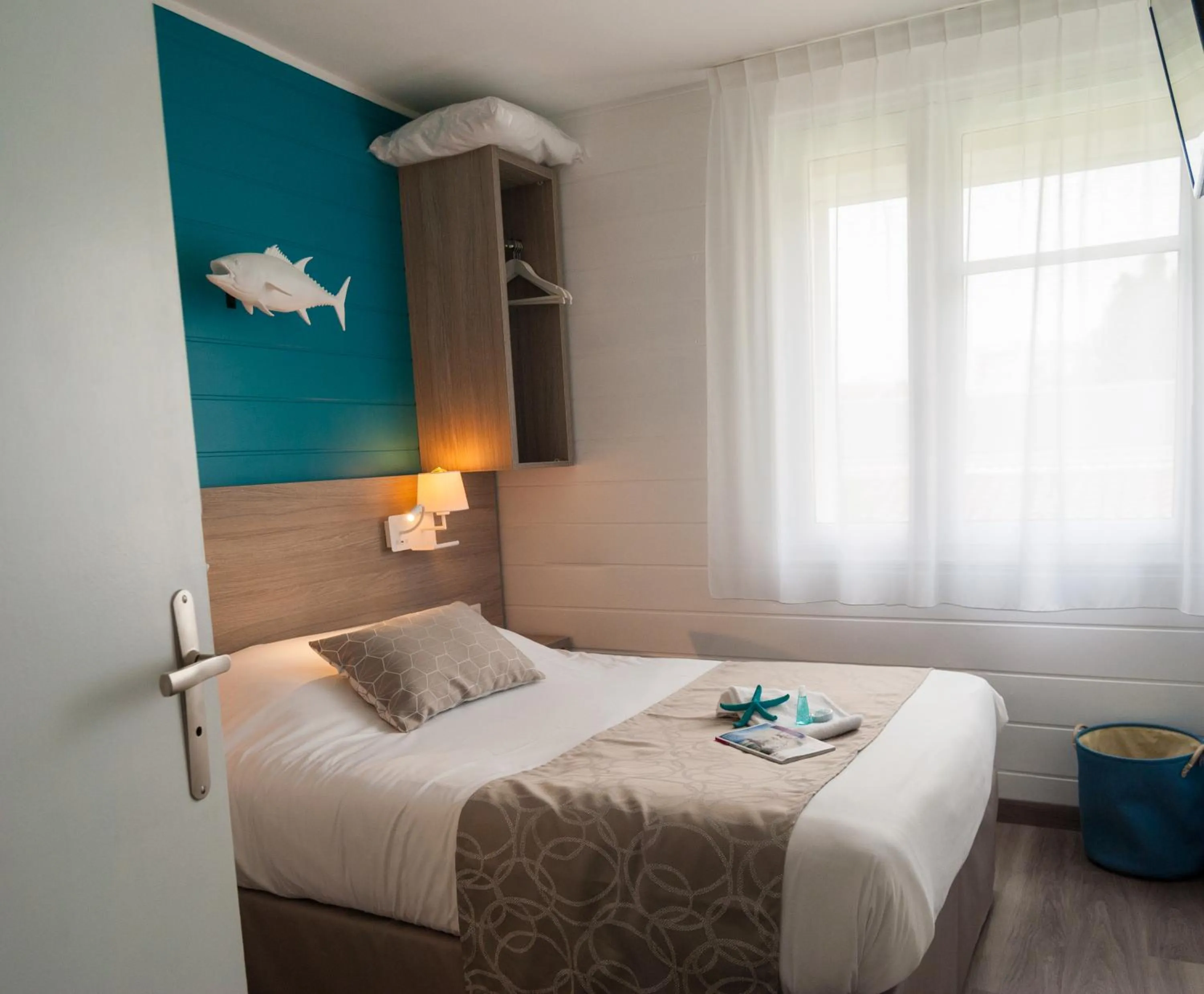 Bed in Hotel La Cote Oceane- Bureau- 250 m plage
