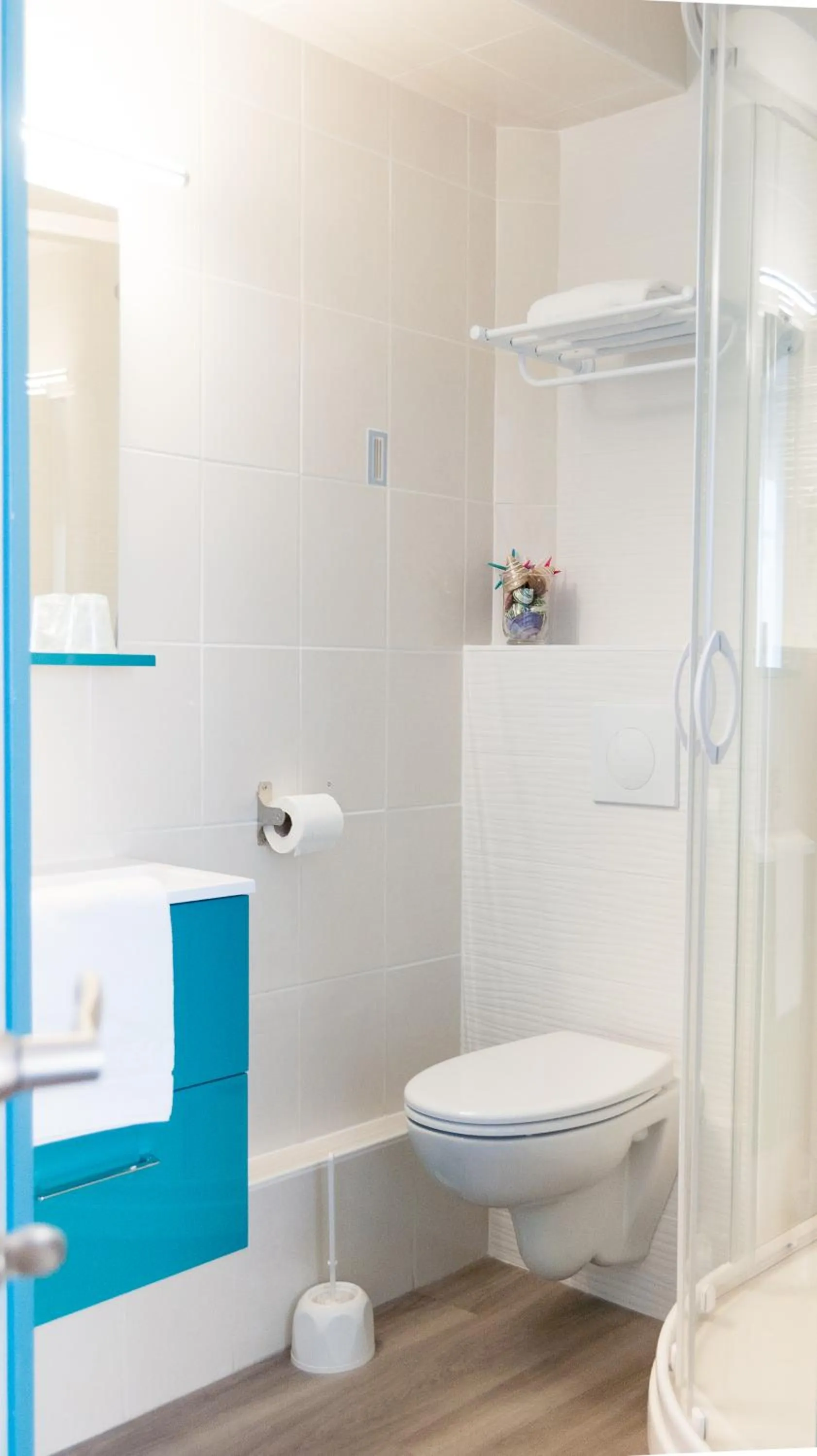 Shower in Hotel La Cote Oceane- Bureau- 250 m plage