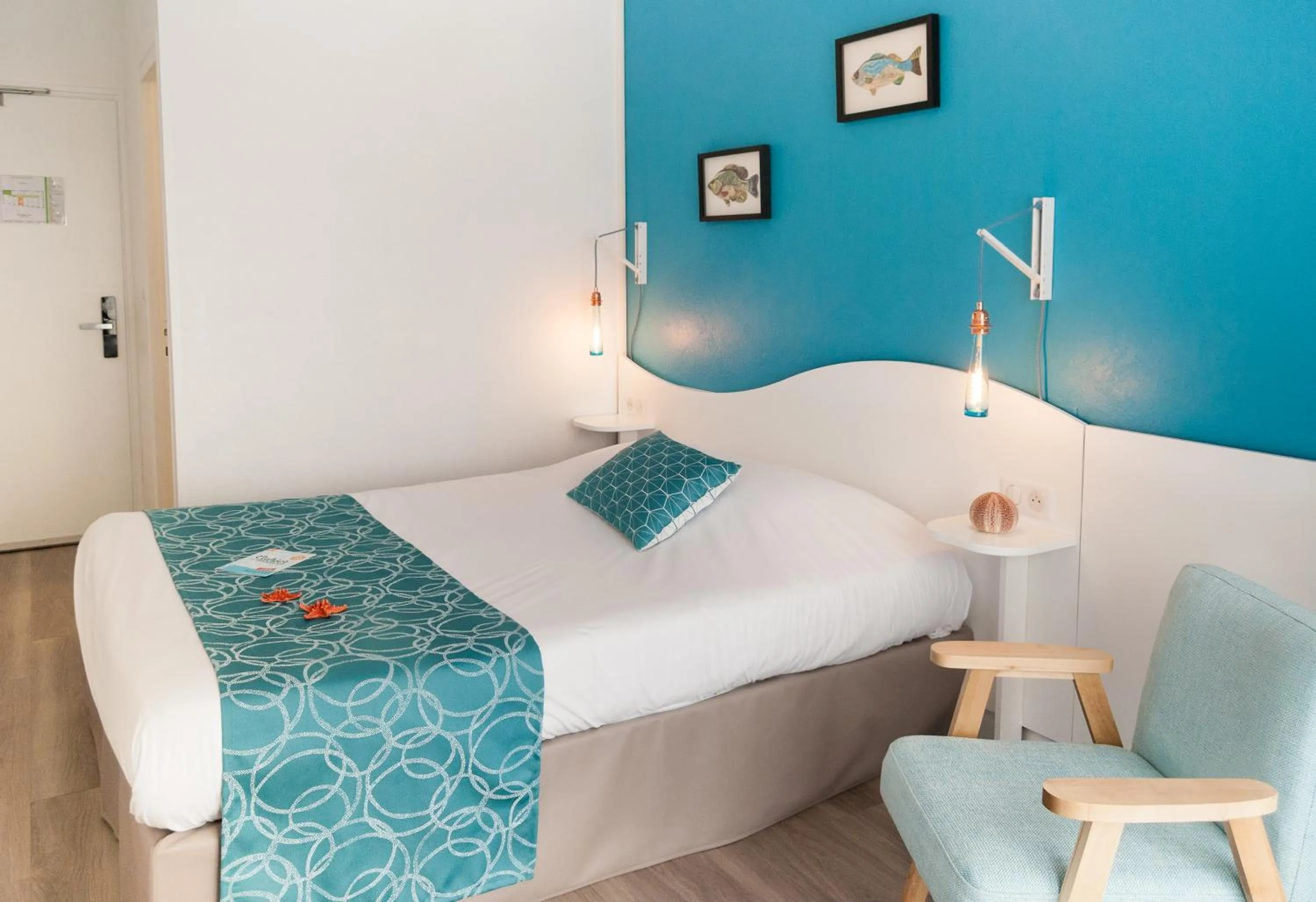 Bedroom, Bed in Hotel La Cote Oceane - Saint Jean de Monts