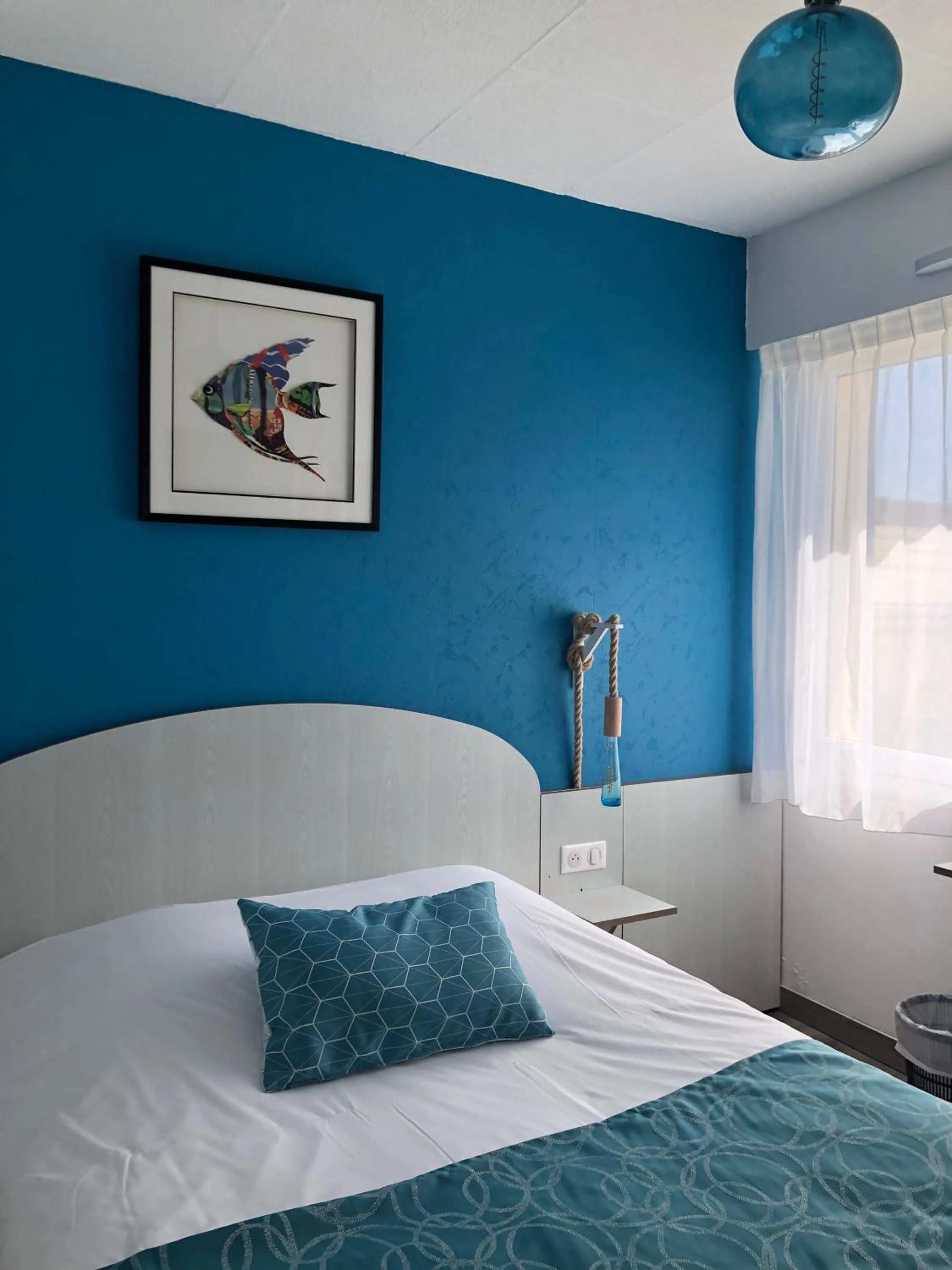 Bed in Hotel La Cote Oceane- Bureau- 250 m plage