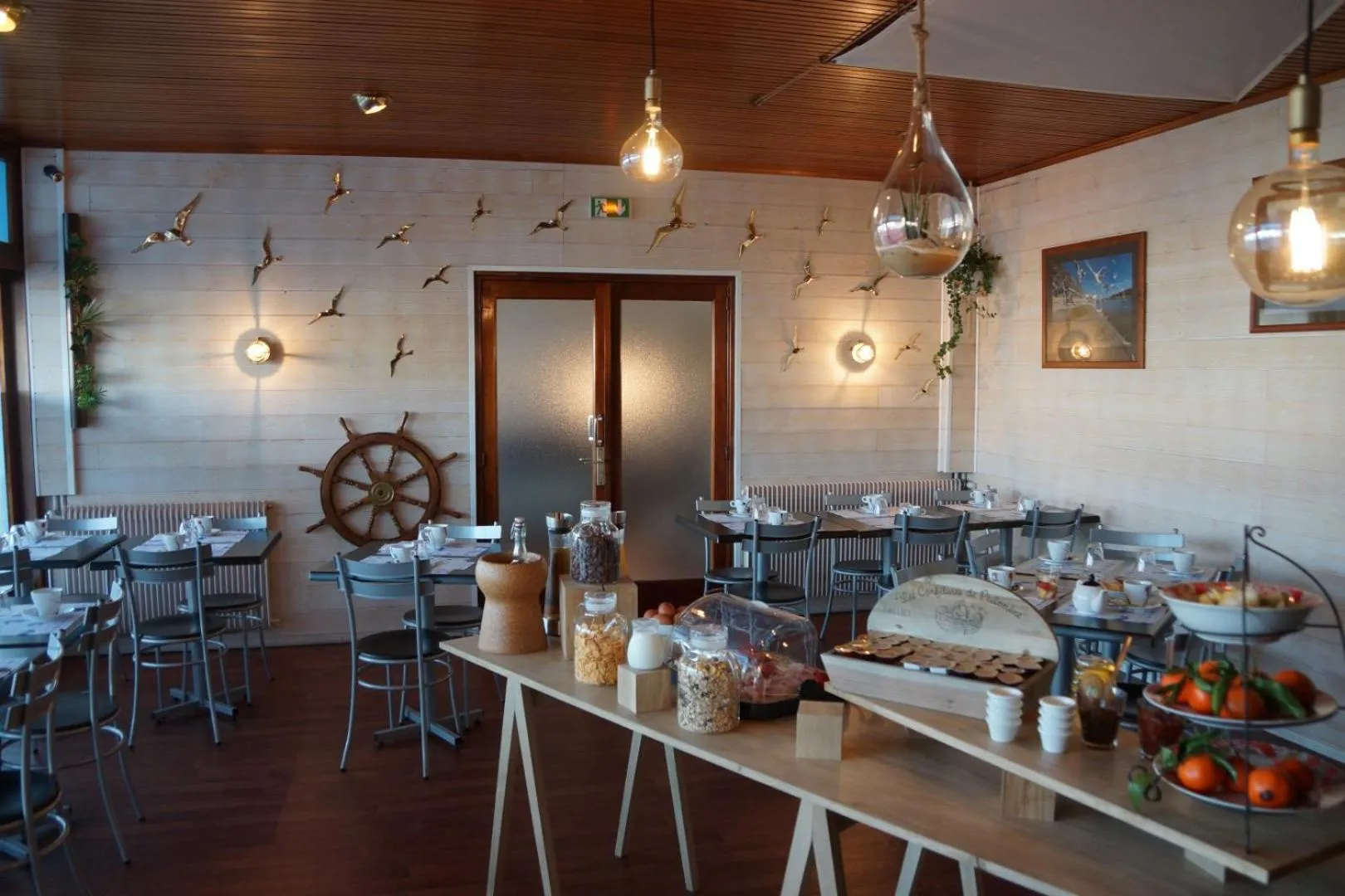 Breakfast in Hotel La Cote Oceane- Bureau- 250 m plage