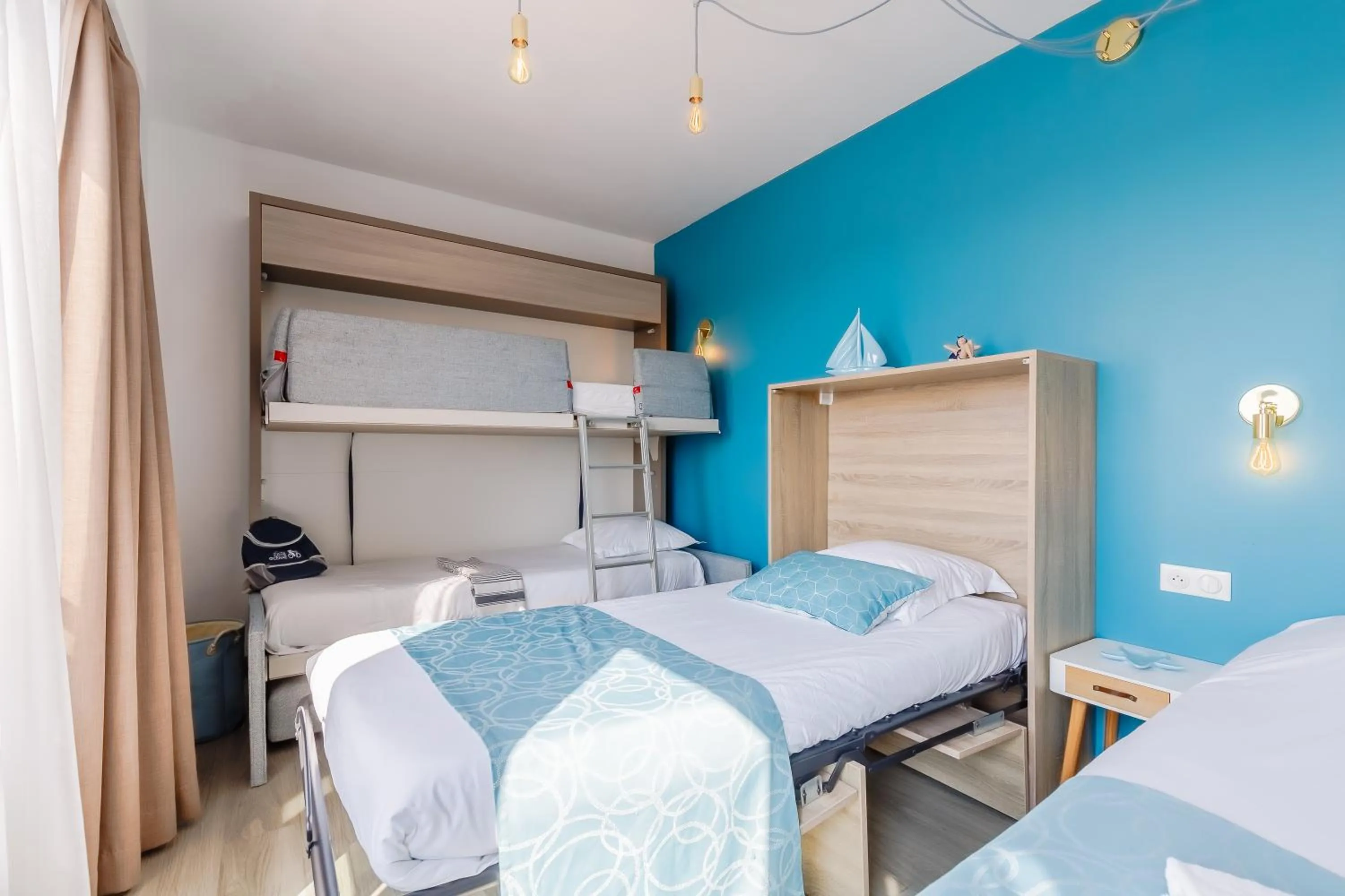 Bedroom, Bed in Hotel La Cote Oceane - Saint Jean de Monts