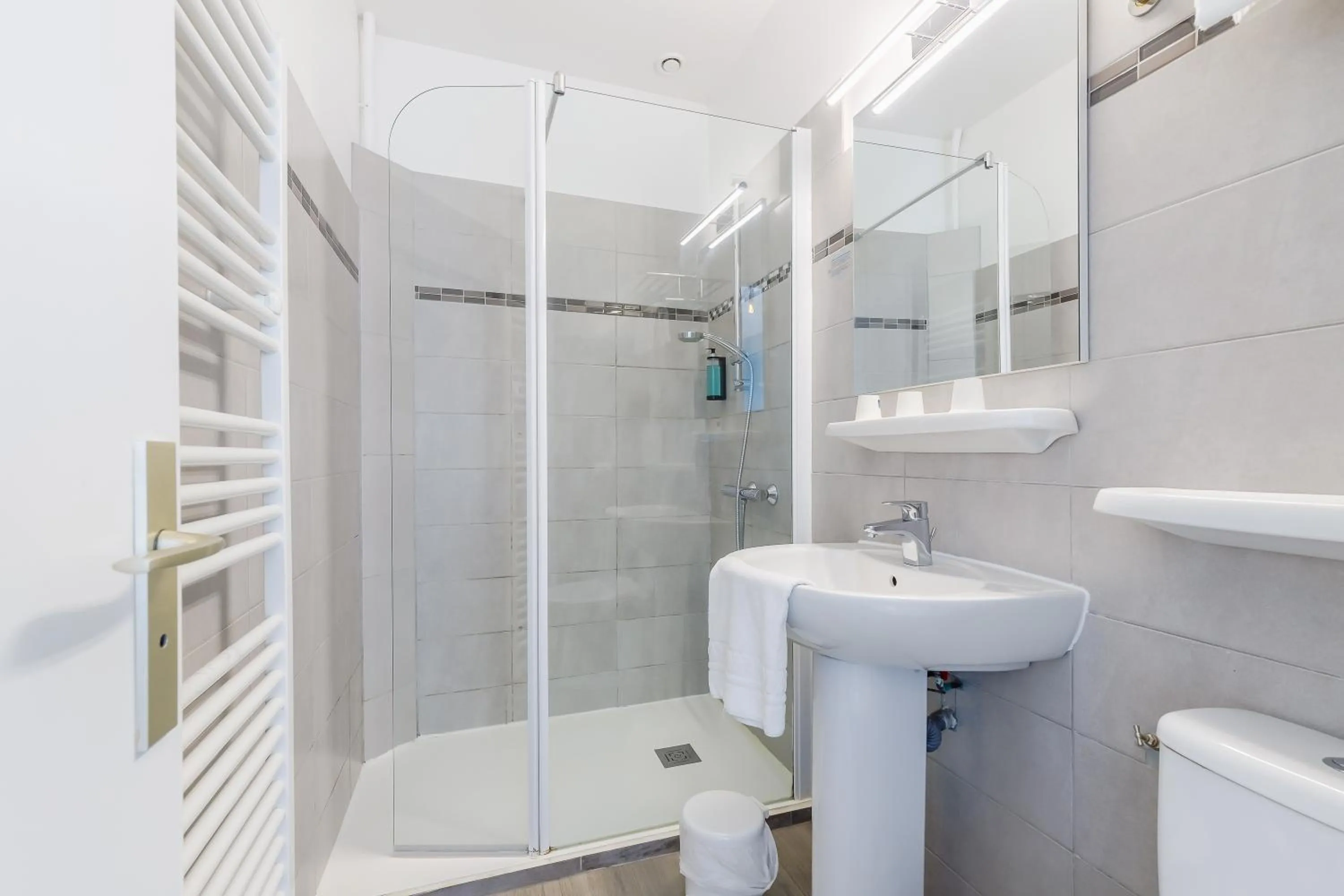 Bathroom in Hotel La Cote Oceane - Saint Jean de Monts