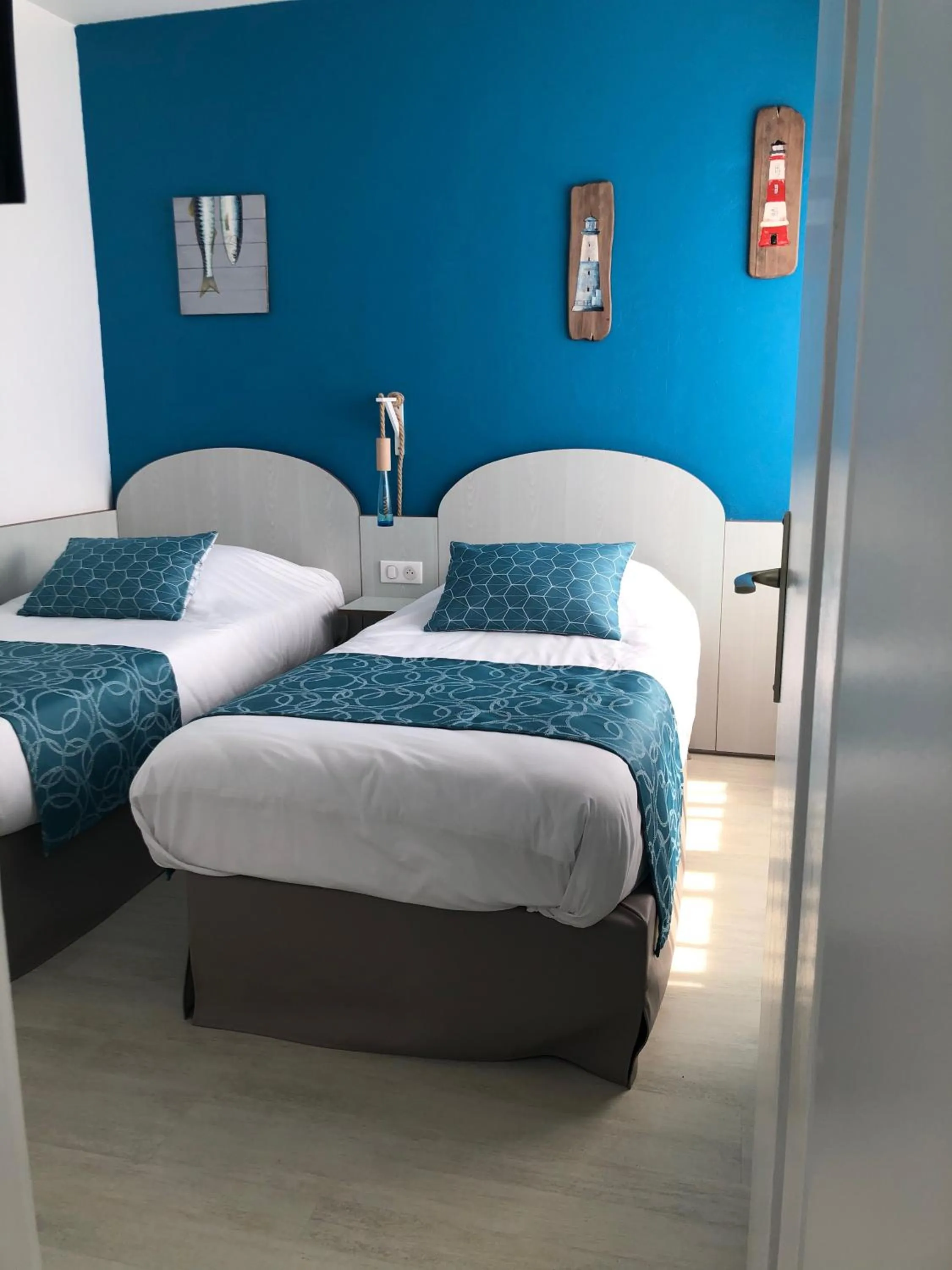 Bed in Hotel La Cote Oceane- Bureau- 250 m plage