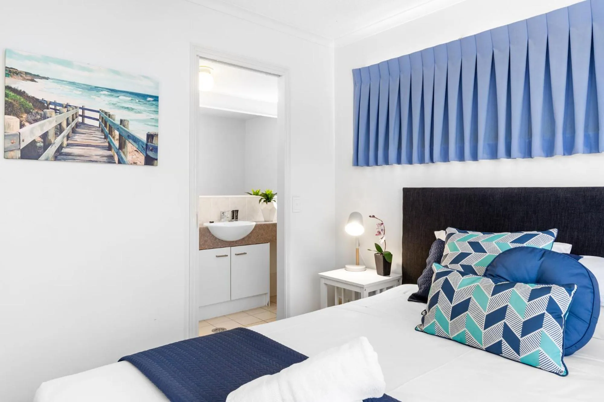 Bathroom, Bed in Paradis Pacifique