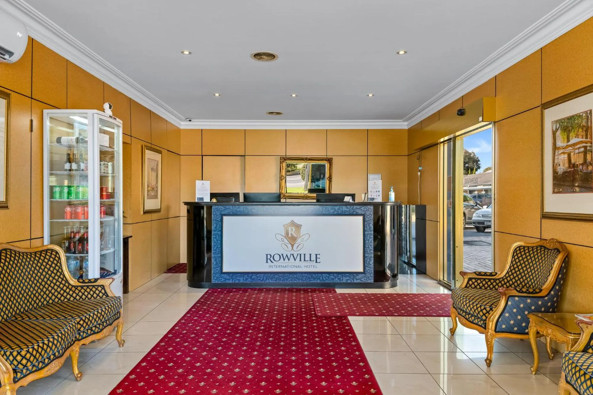 Lobby or reception in Rowville International Hotel