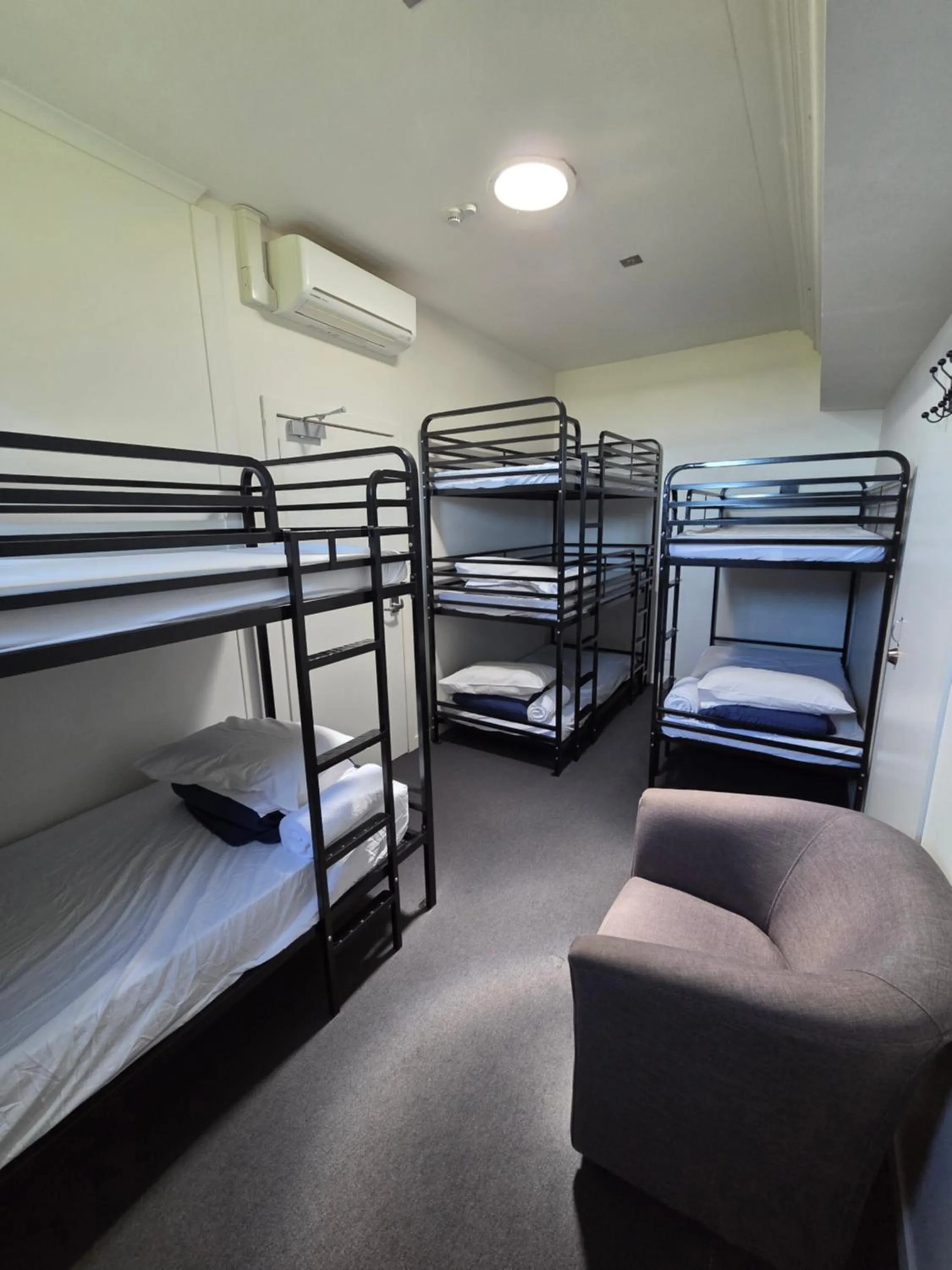 Bed in Big4 Kryal Castle Holiday Park Ballarat