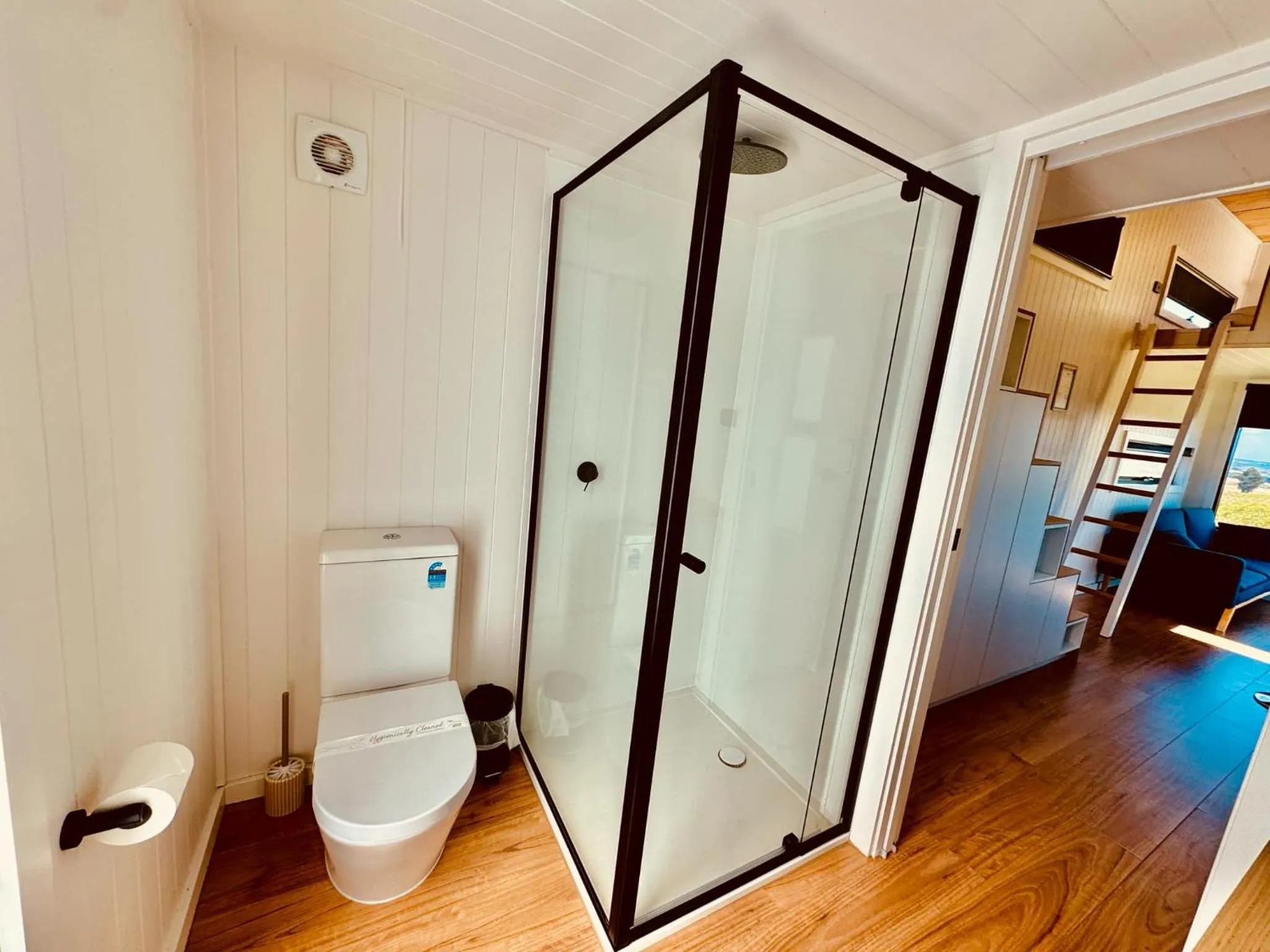 Shower in Big4 Kryal Castle Holiday Park Ballarat