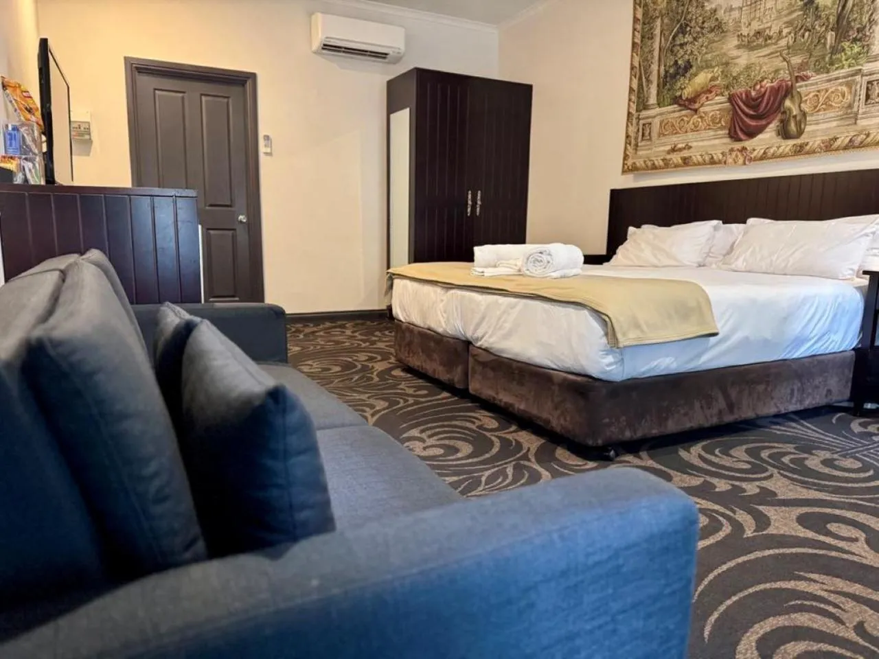 Bed in Big4 Kryal Castle Holiday Park Ballarat