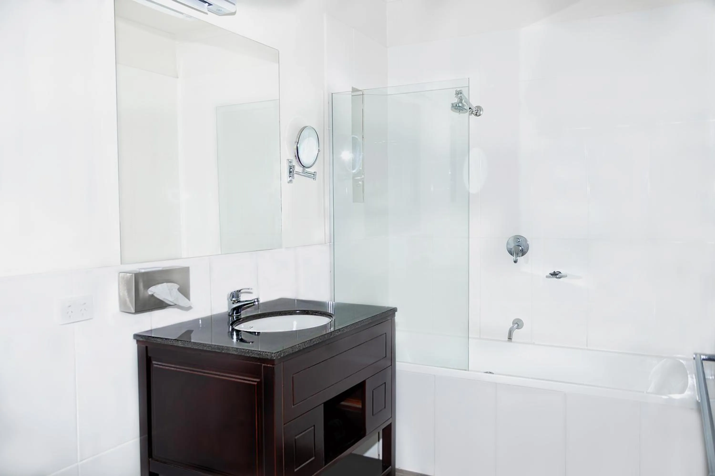 Shower in Big4 Kryal Castle Holiday Park Ballarat