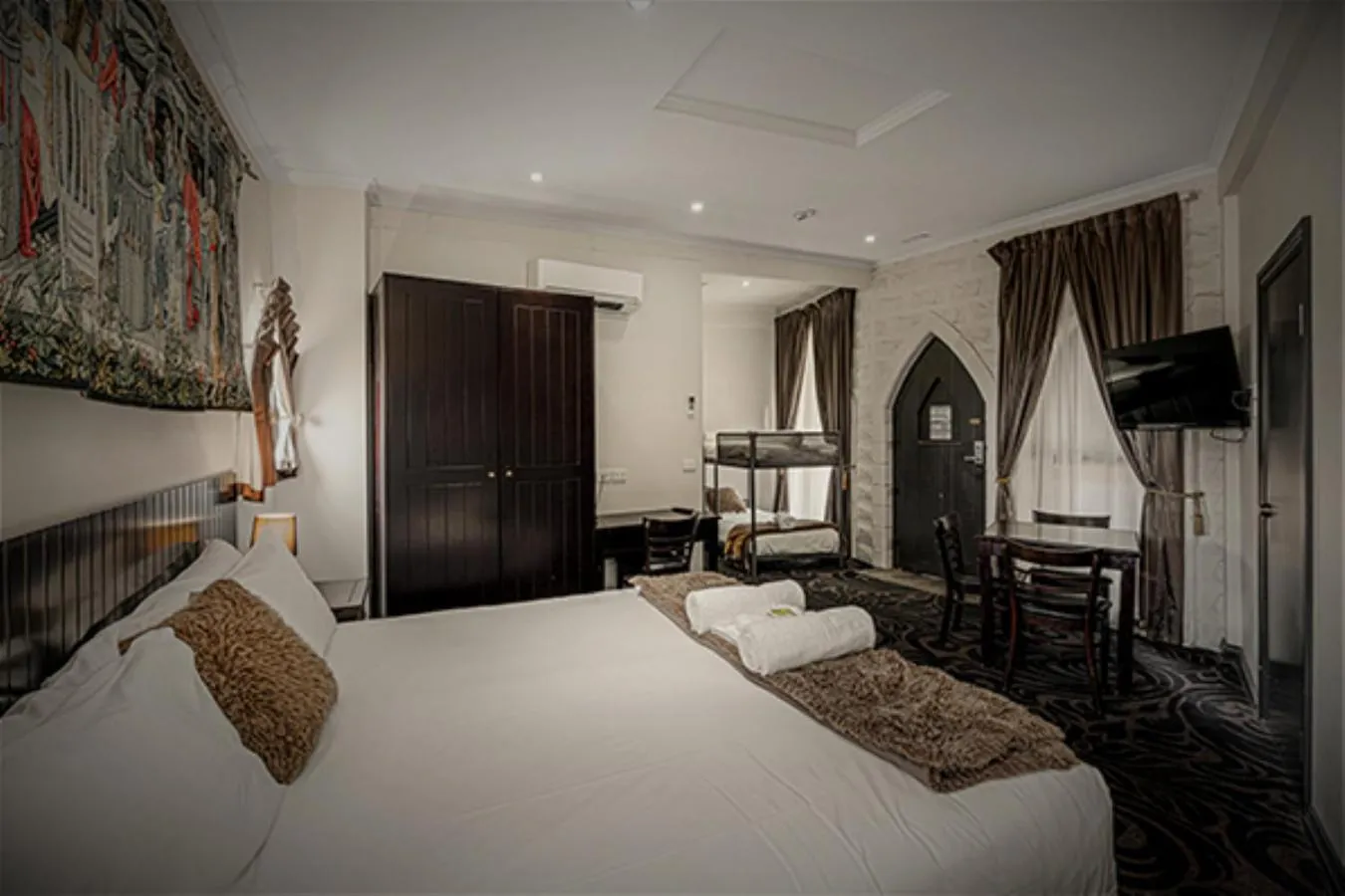 Bed in Big4 Kryal Castle Holiday Park Ballarat