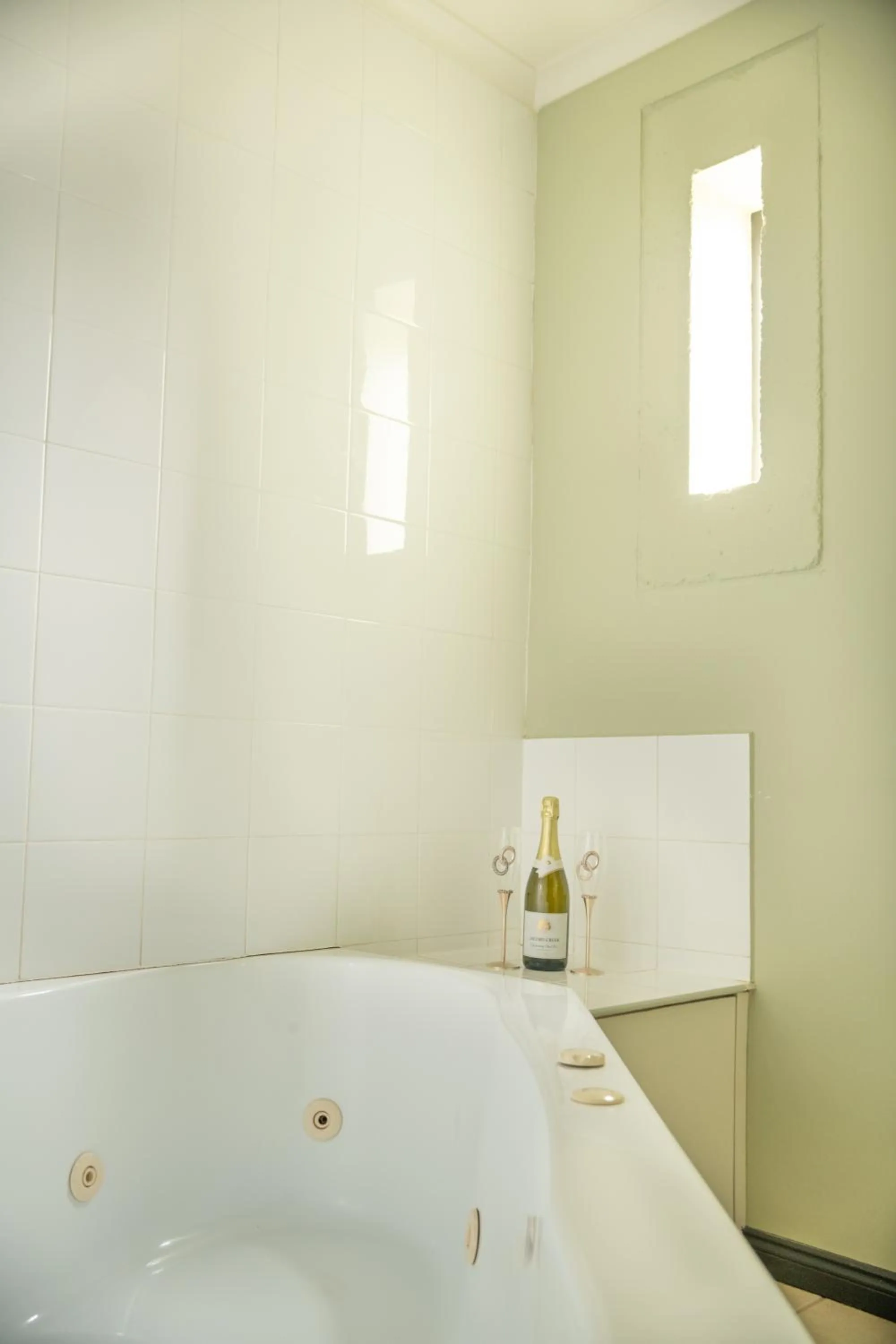 Bathroom in Big4 Kryal Castle Holiday Park Ballarat