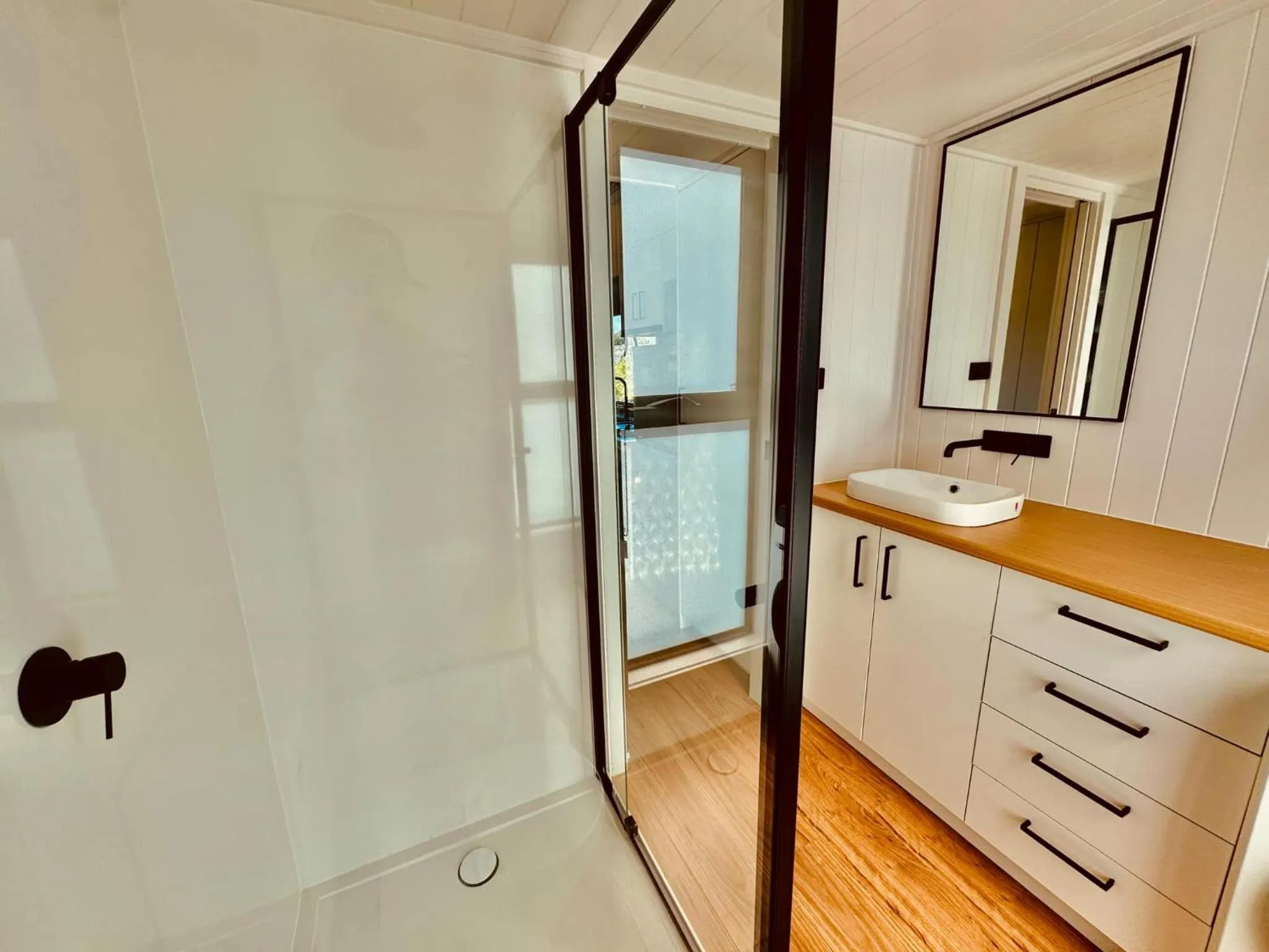 Shower in Big4 Kryal Castle Holiday Park Ballarat