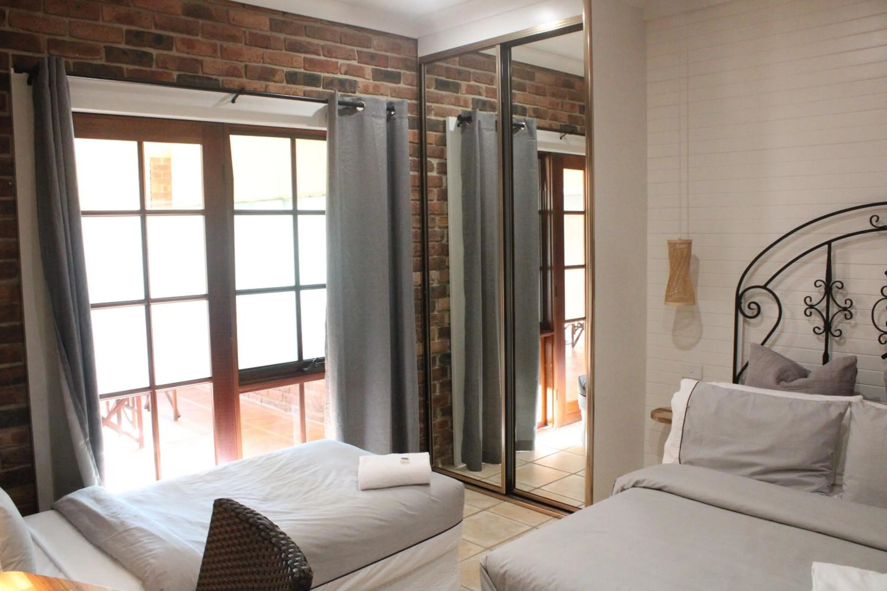 Bed in Ettalong Beach Tourist Resort