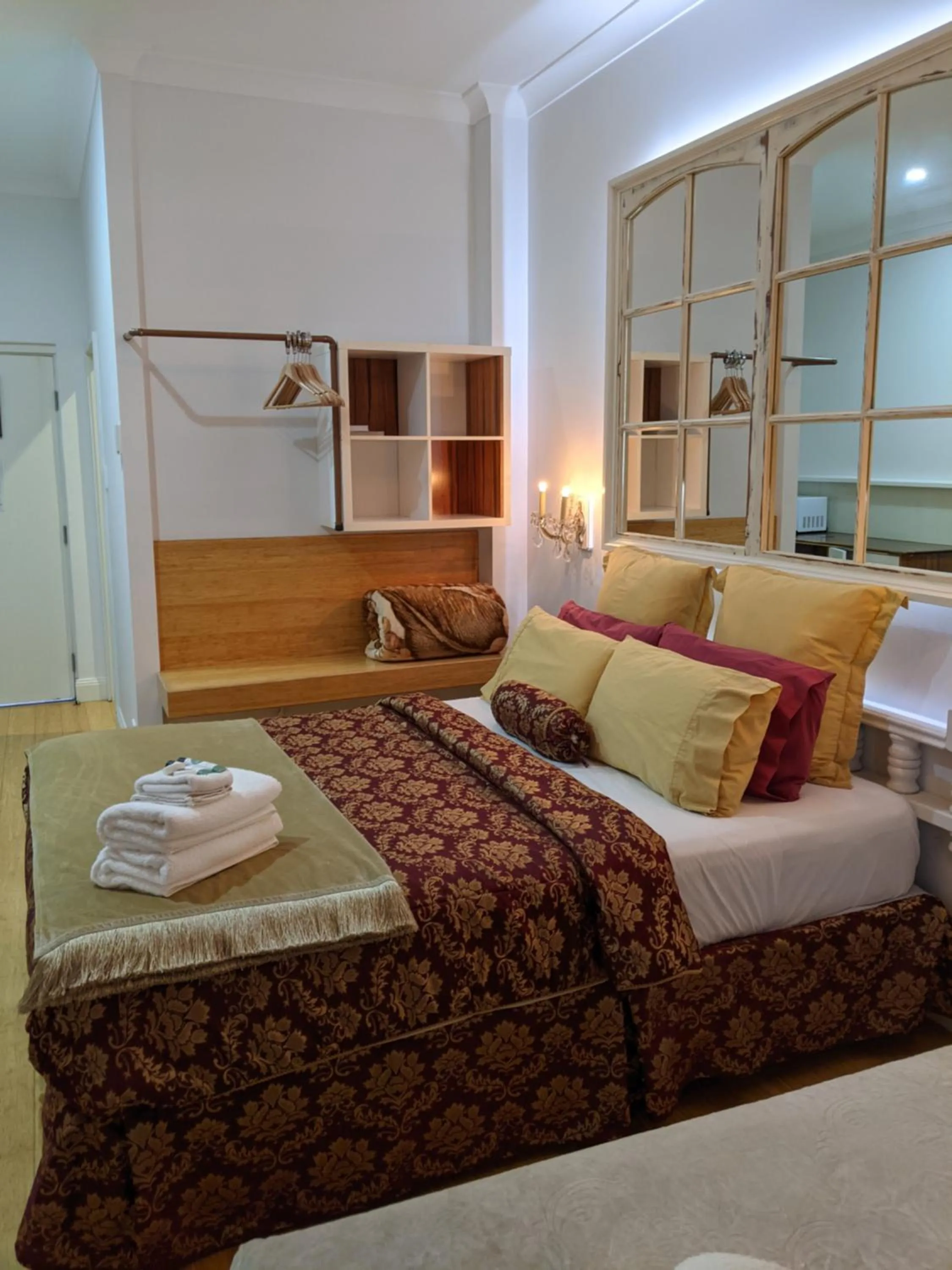 Bed in Ettalong Beach Tourist Resort