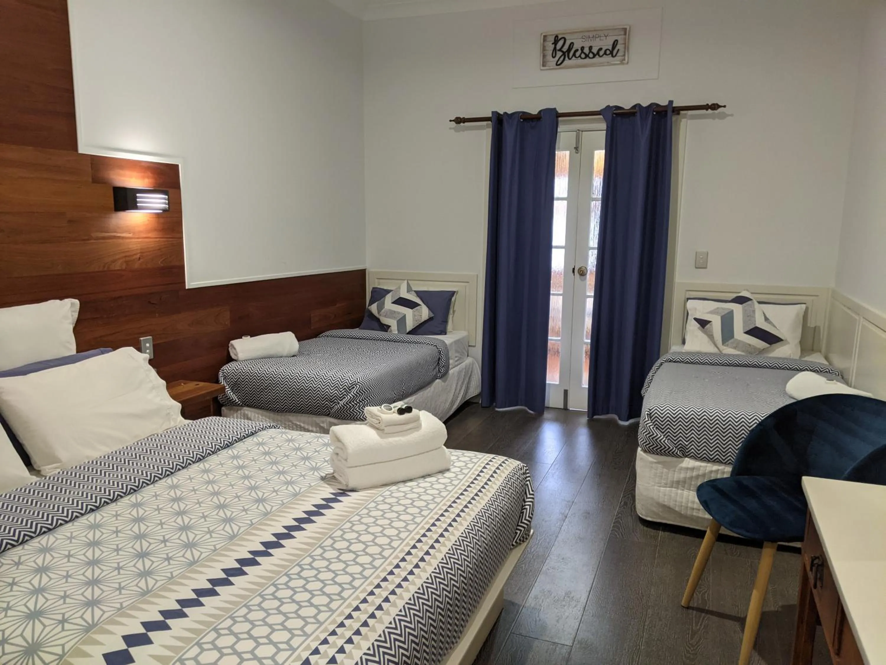 Bed in Ettalong Beach Tourist Resort