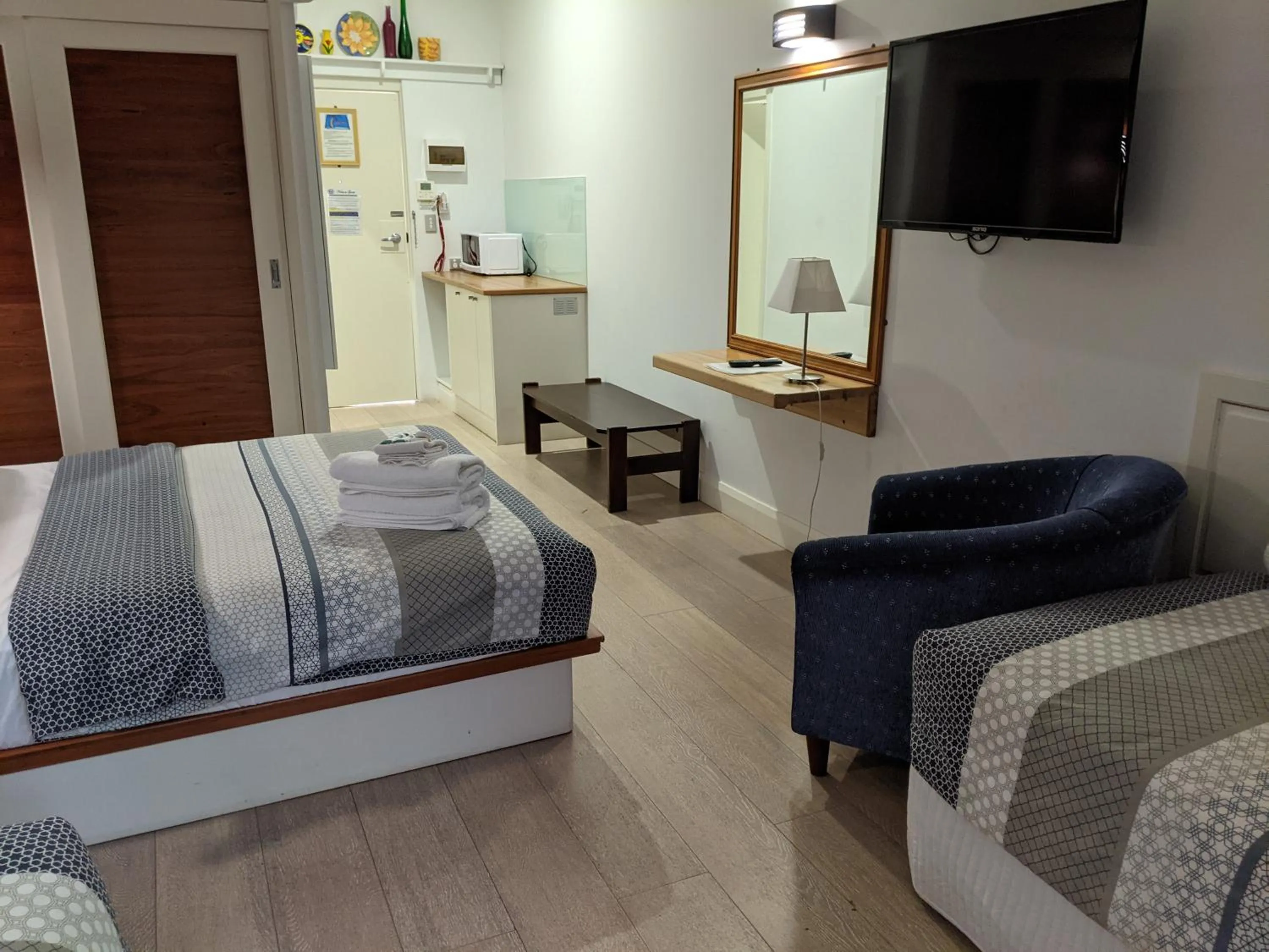 Bed in Ettalong Beach Tourist Resort