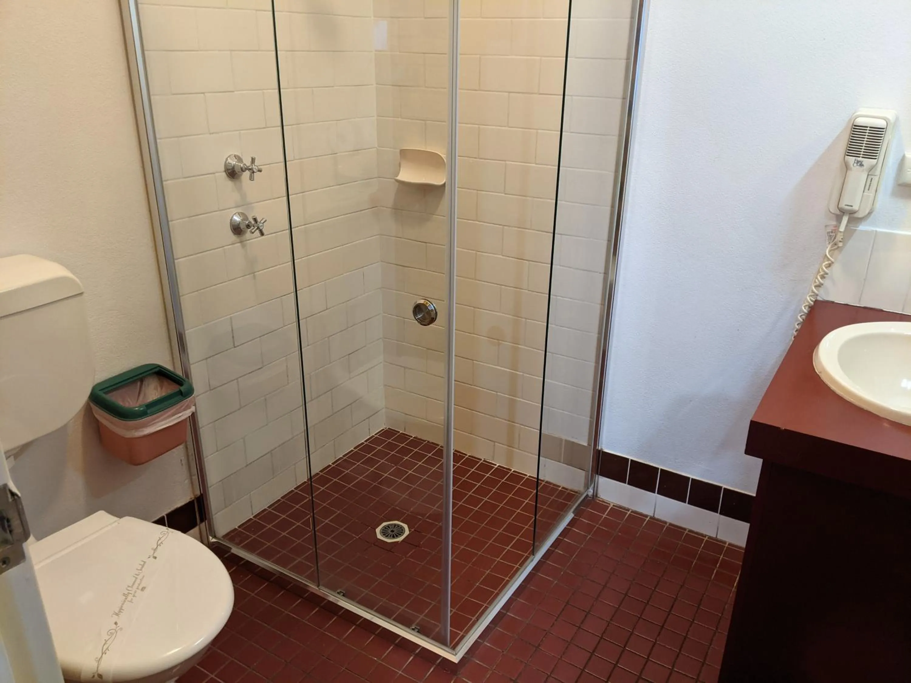 Bathroom in Ettalong Beach Tourist Resort