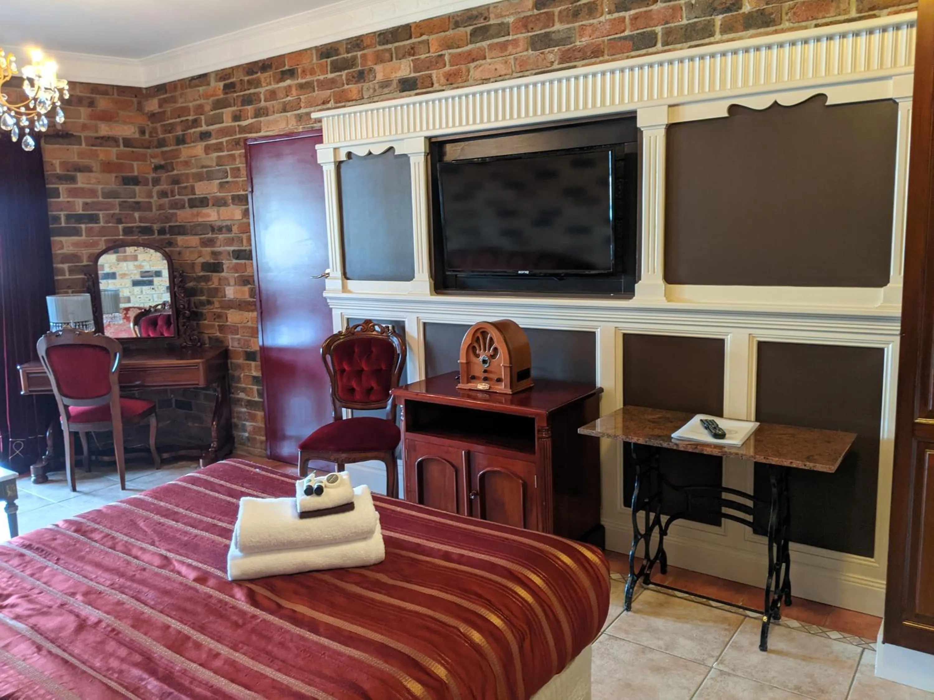 Bed in Ettalong Beach Tourist Resort