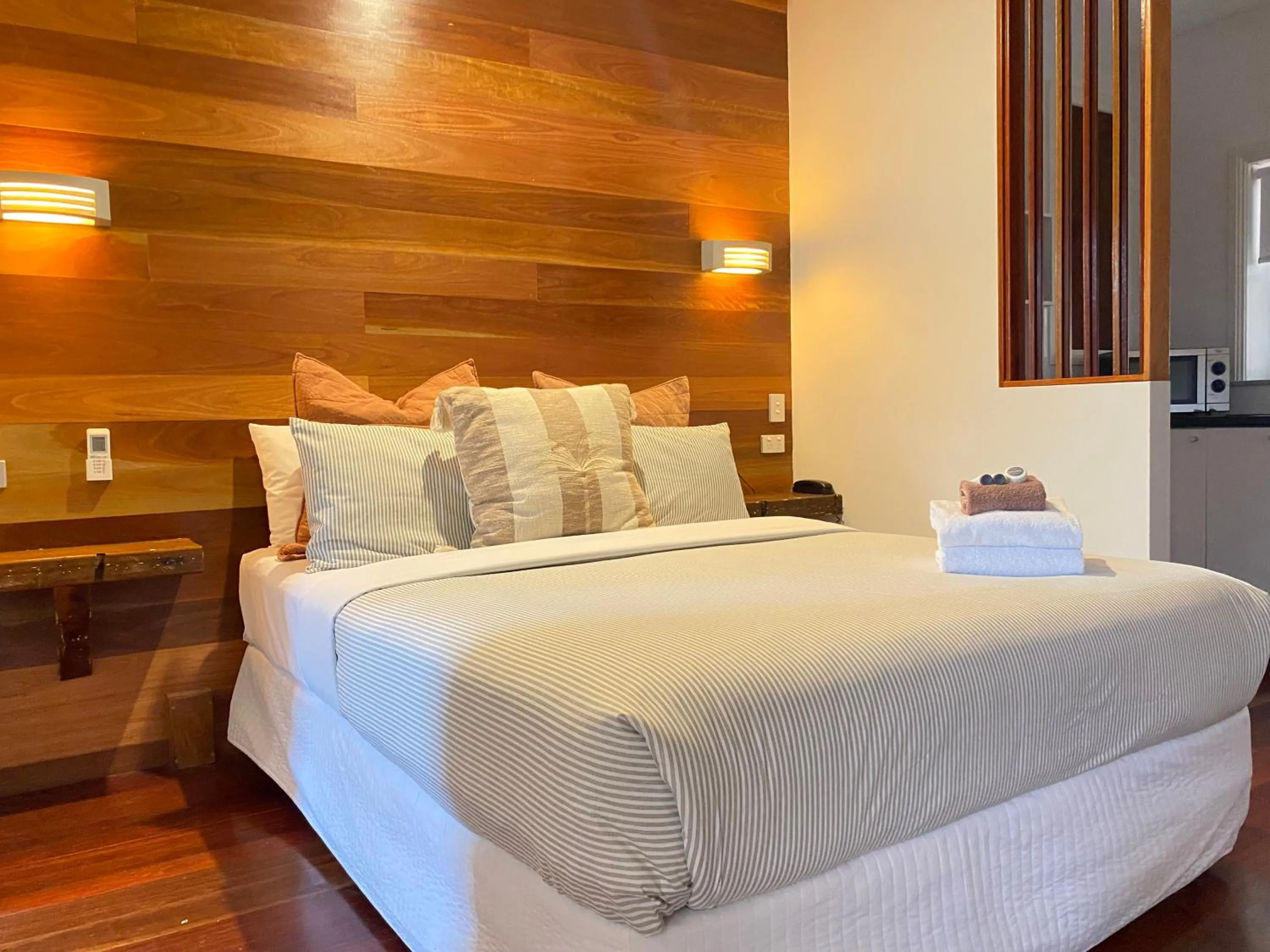 Bed in Ettalong Beach Tourist Resort