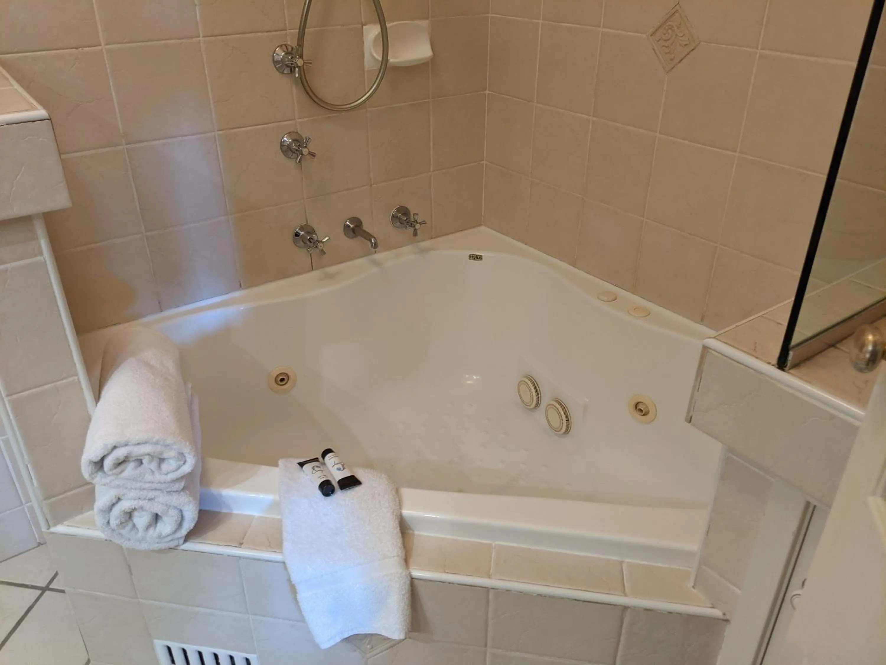 Bath in Ettalong Beach Tourist Resort