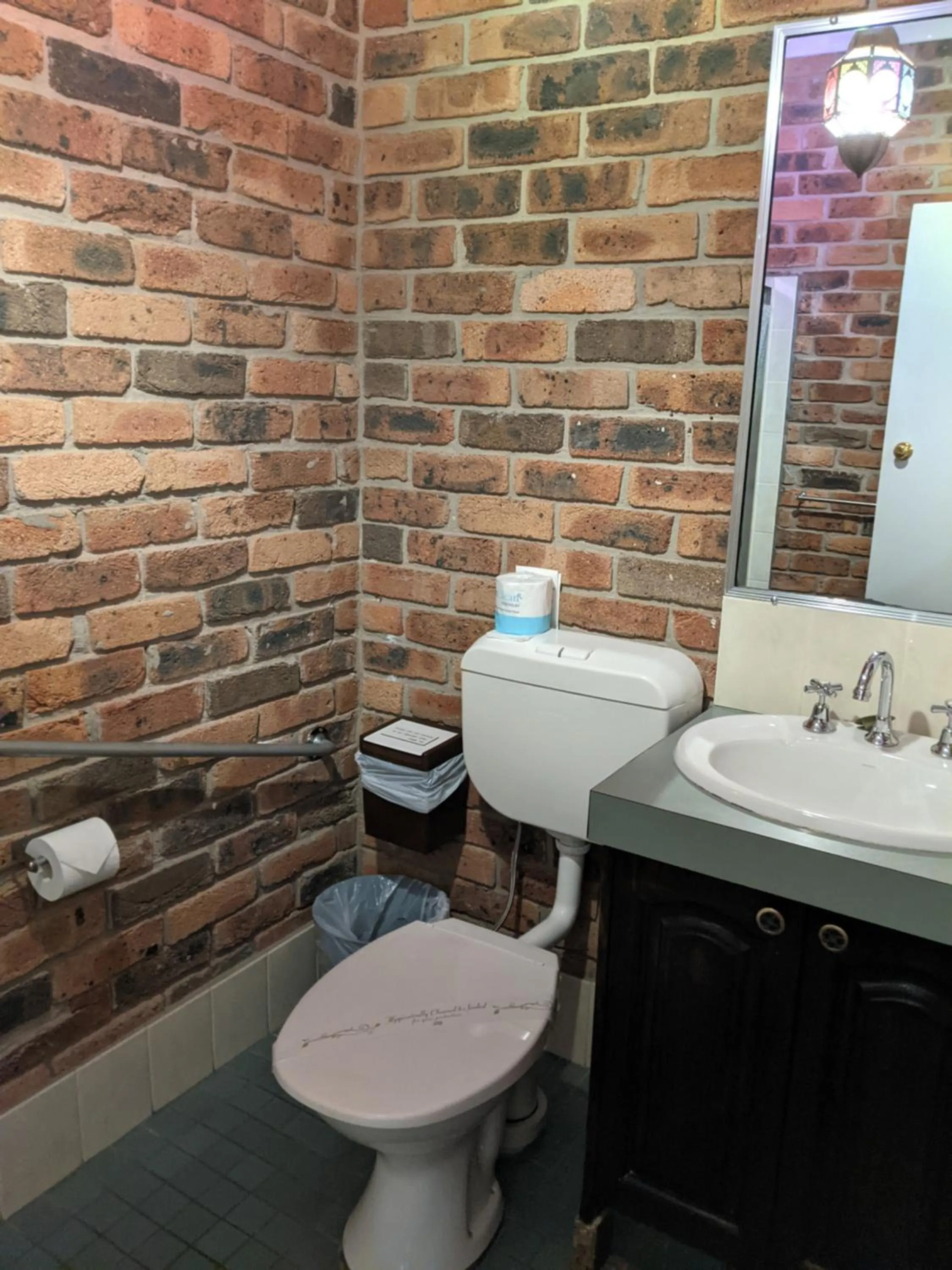 Bathroom in Ettalong Beach Tourist Resort