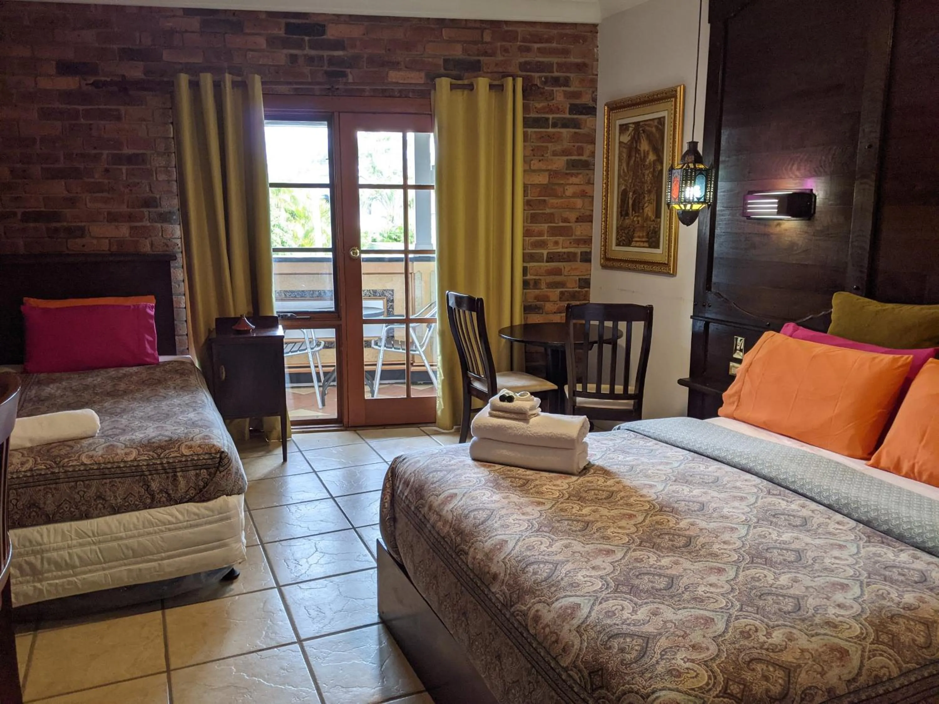 Bed in Ettalong Beach Tourist Resort