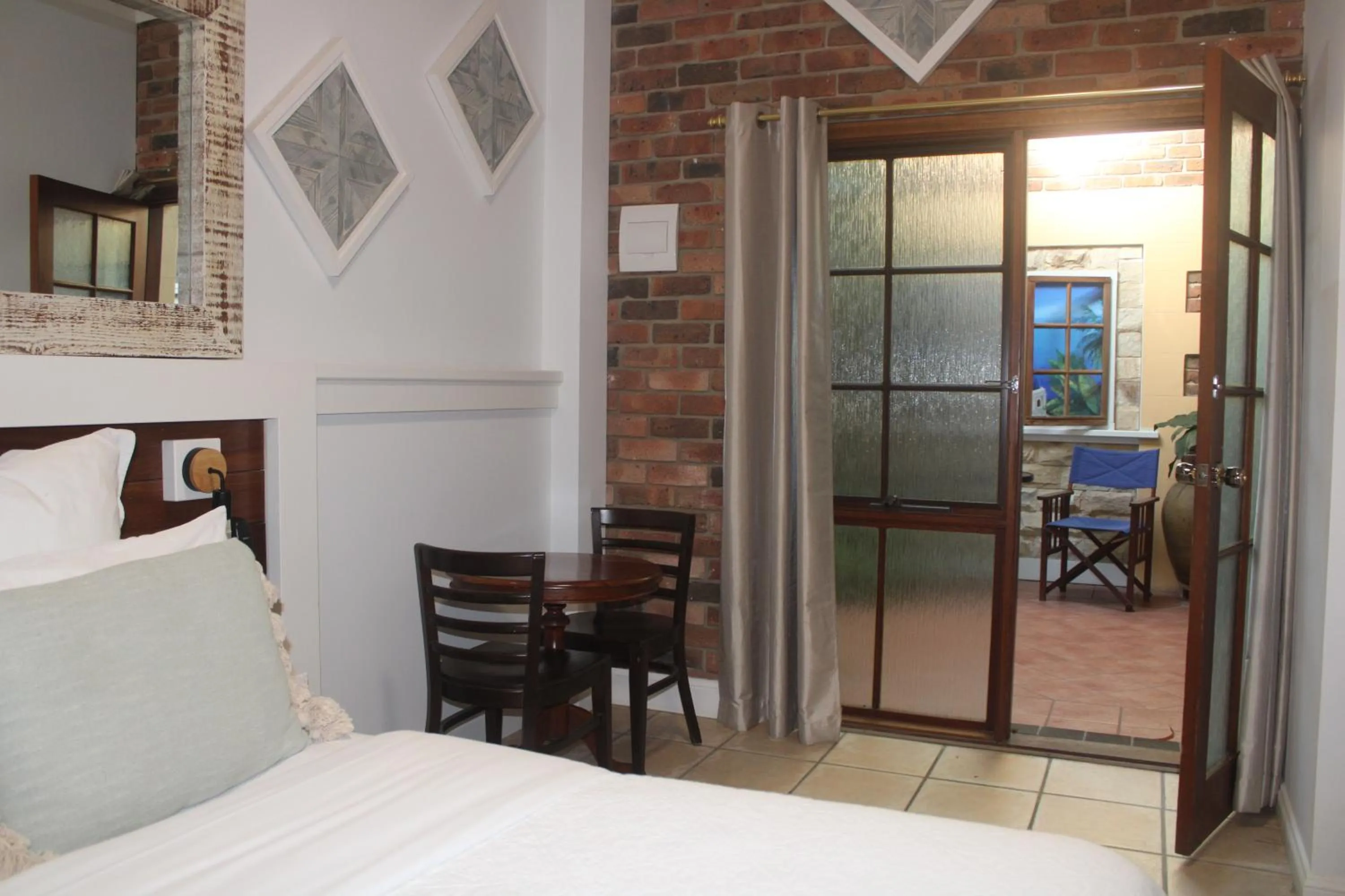 Bed in Ettalong Beach Tourist Resort