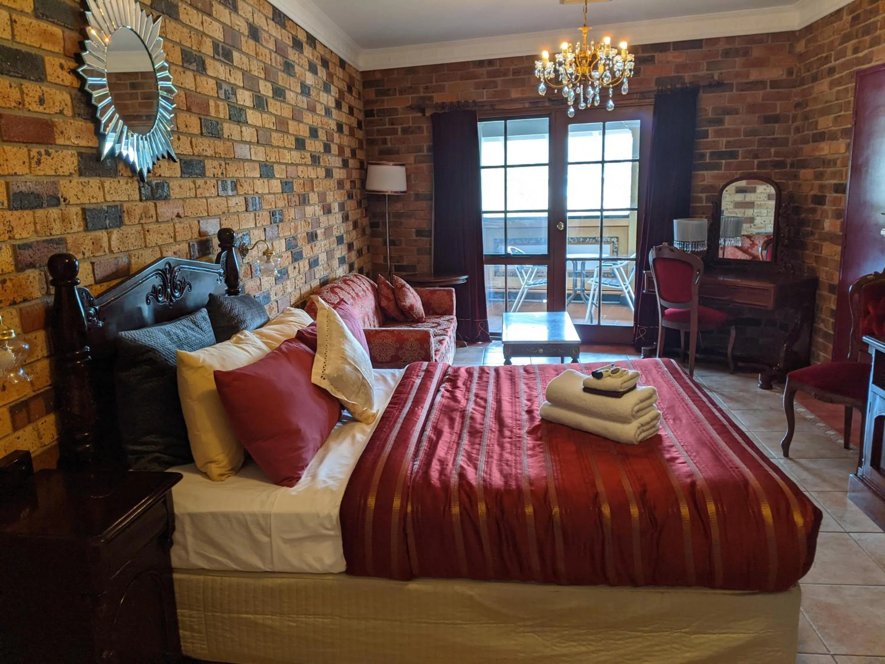 Bed in Ettalong Beach Tourist Resort