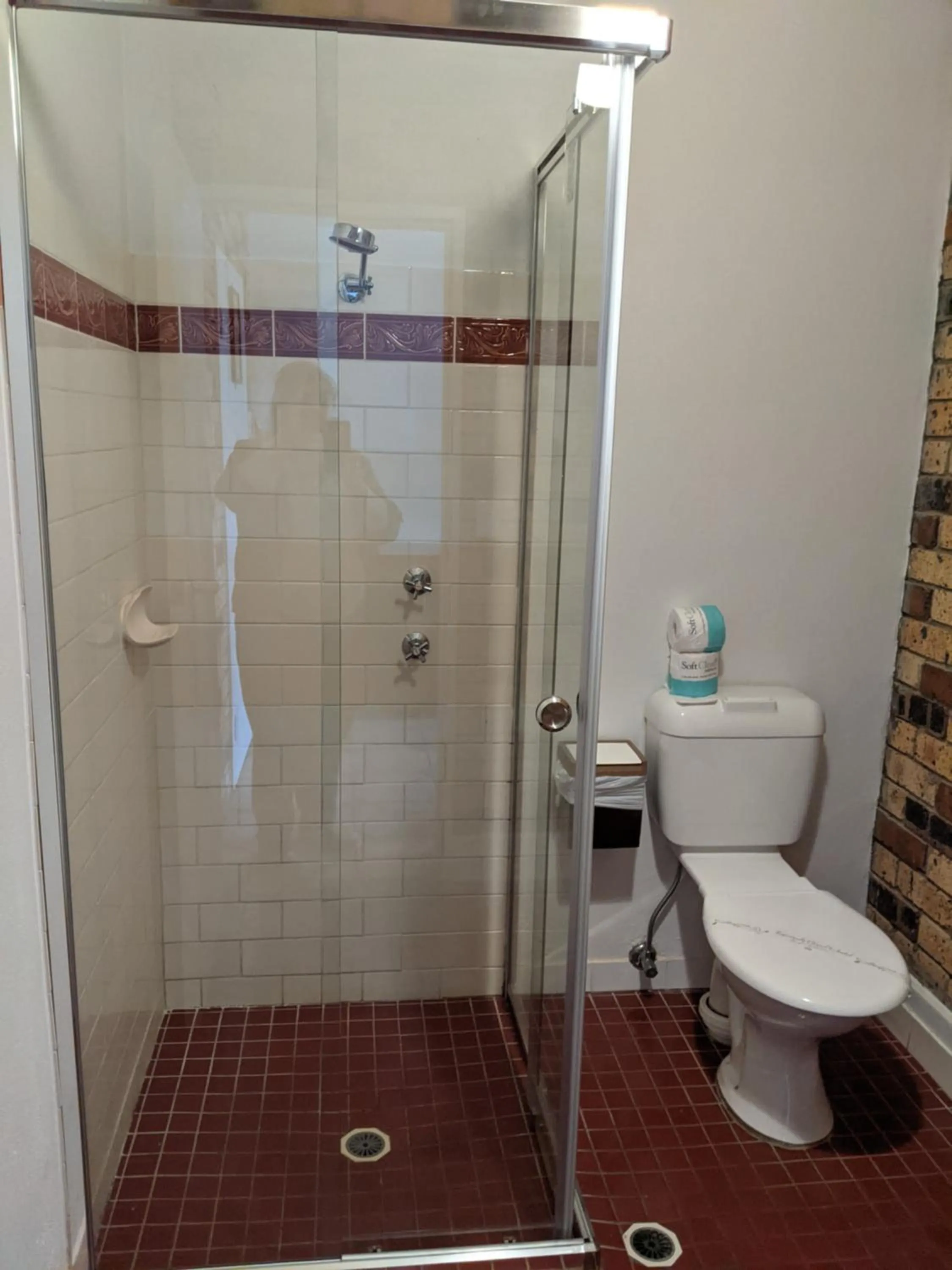 Shower in Ettalong Beach Tourist Resort