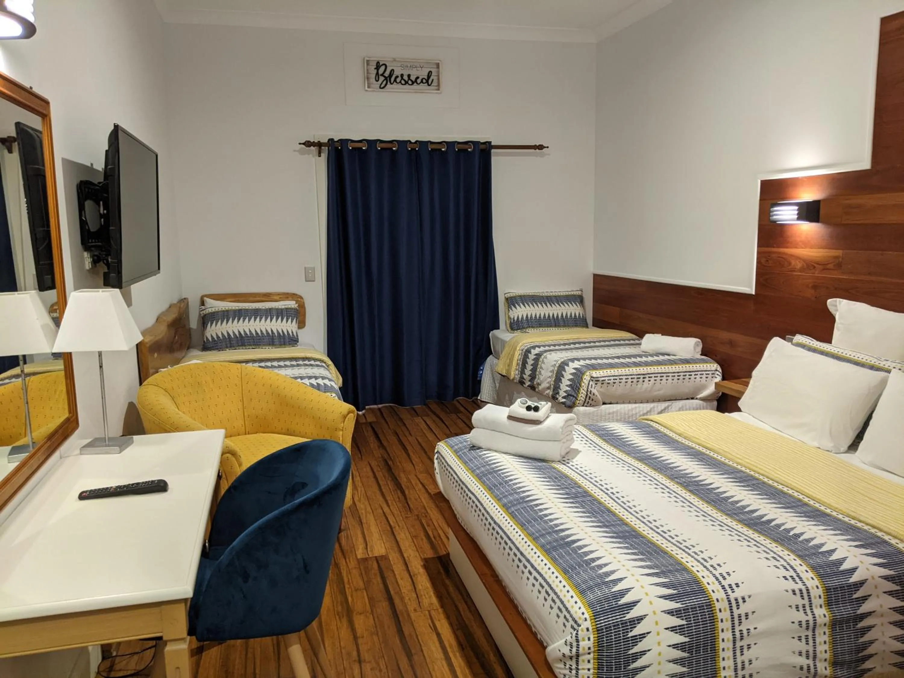 Bed in Ettalong Beach Tourist Resort