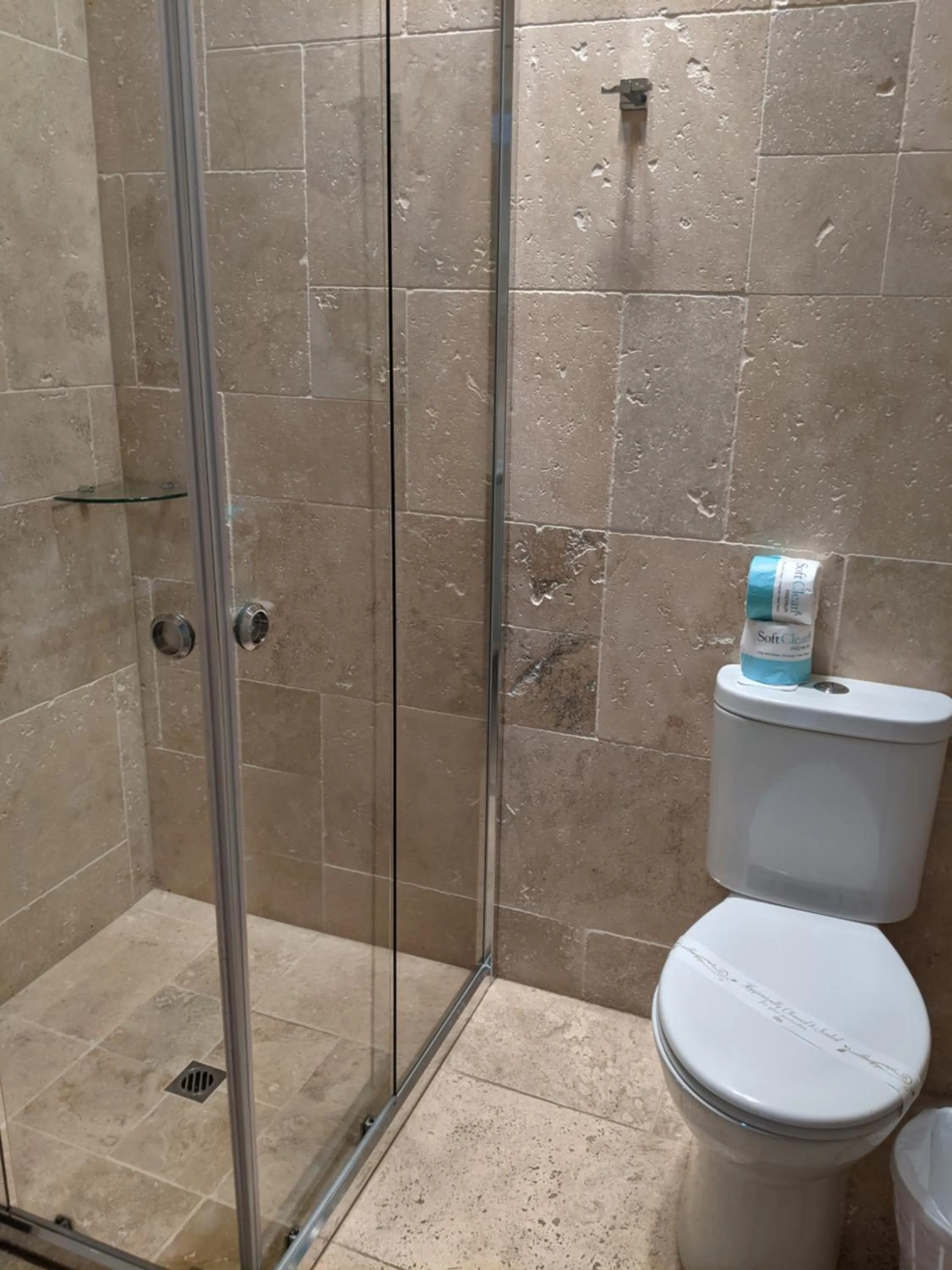 Shower in Ettalong Beach Tourist Resort