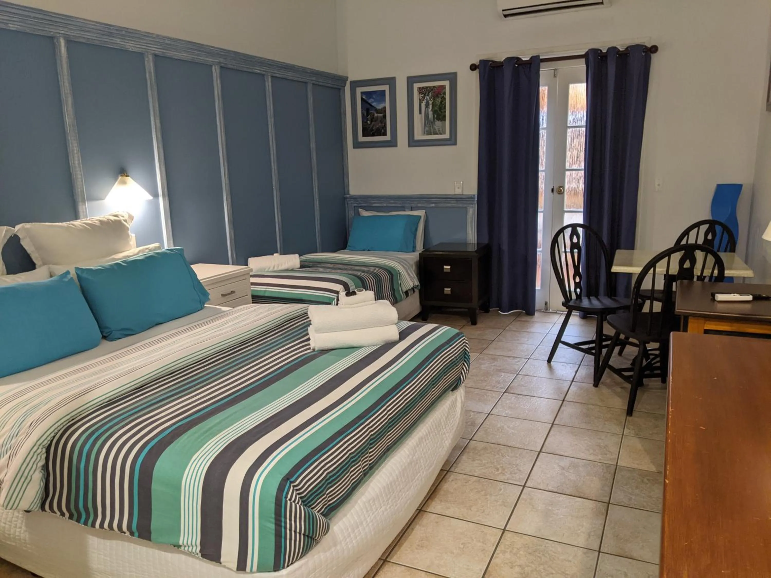 Bed in Ettalong Beach Tourist Resort