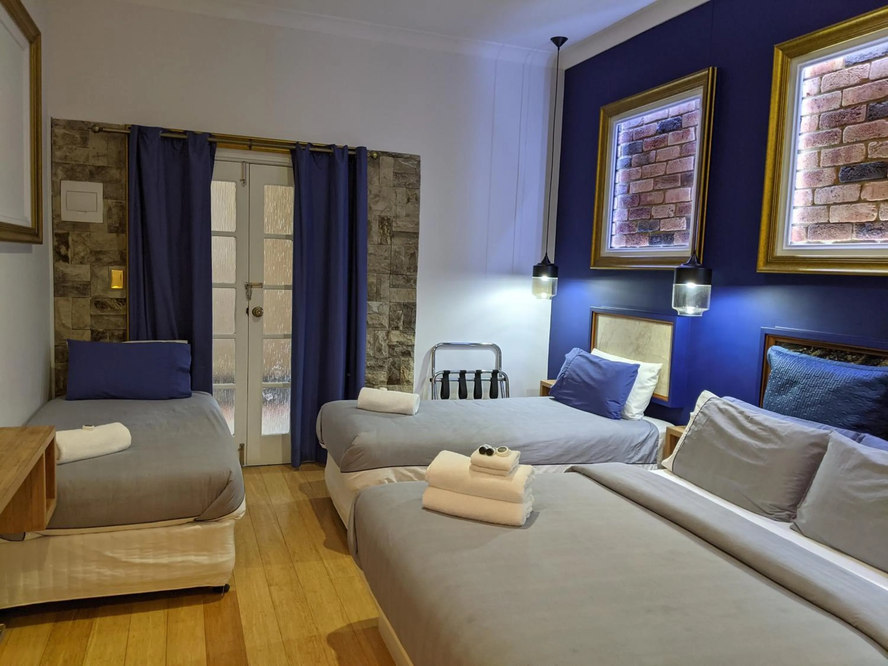 Bed in Ettalong Beach Tourist Resort