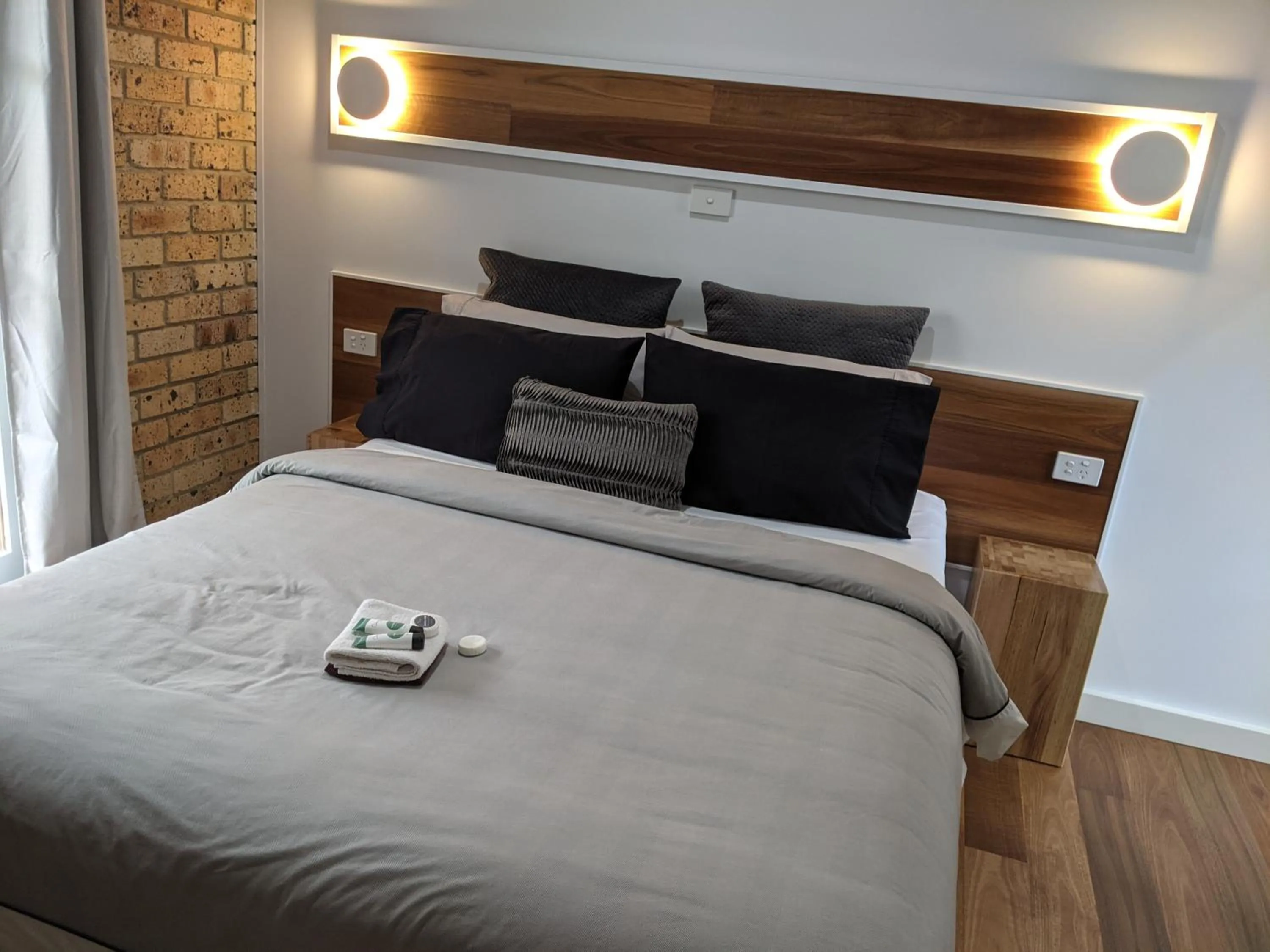 Bed in Ettalong Beach Tourist Resort