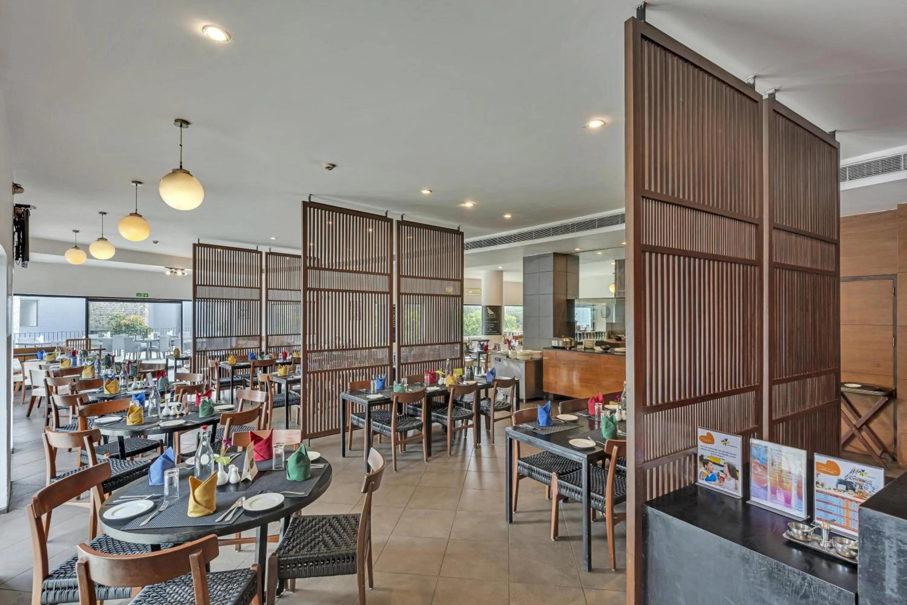 Restaurant/places to eat in Club Mahindra Corbett