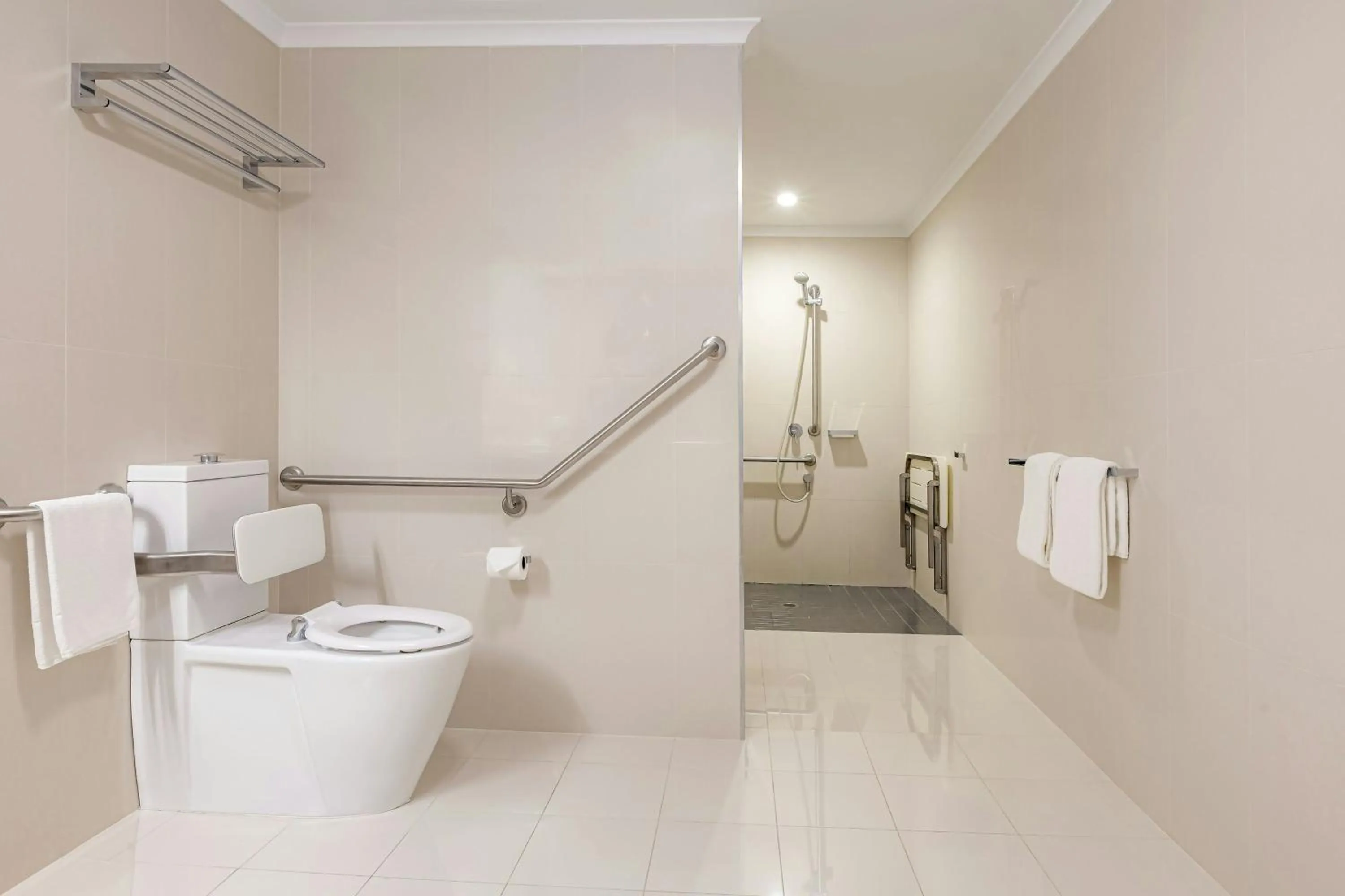Bathroom in Courtyard by Marriott Darwin