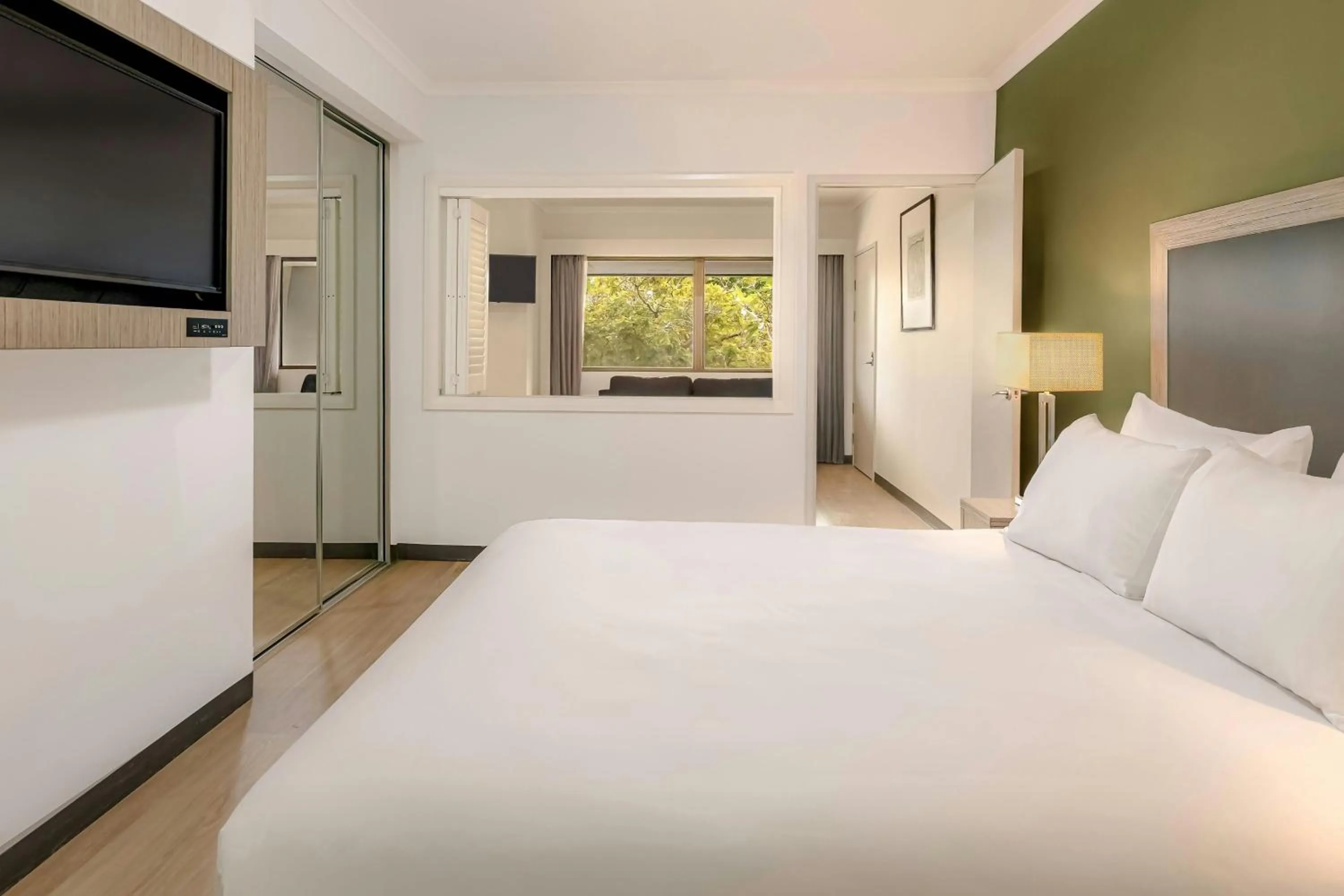 Bedroom, Bed in Courtyard by Marriott Darwin