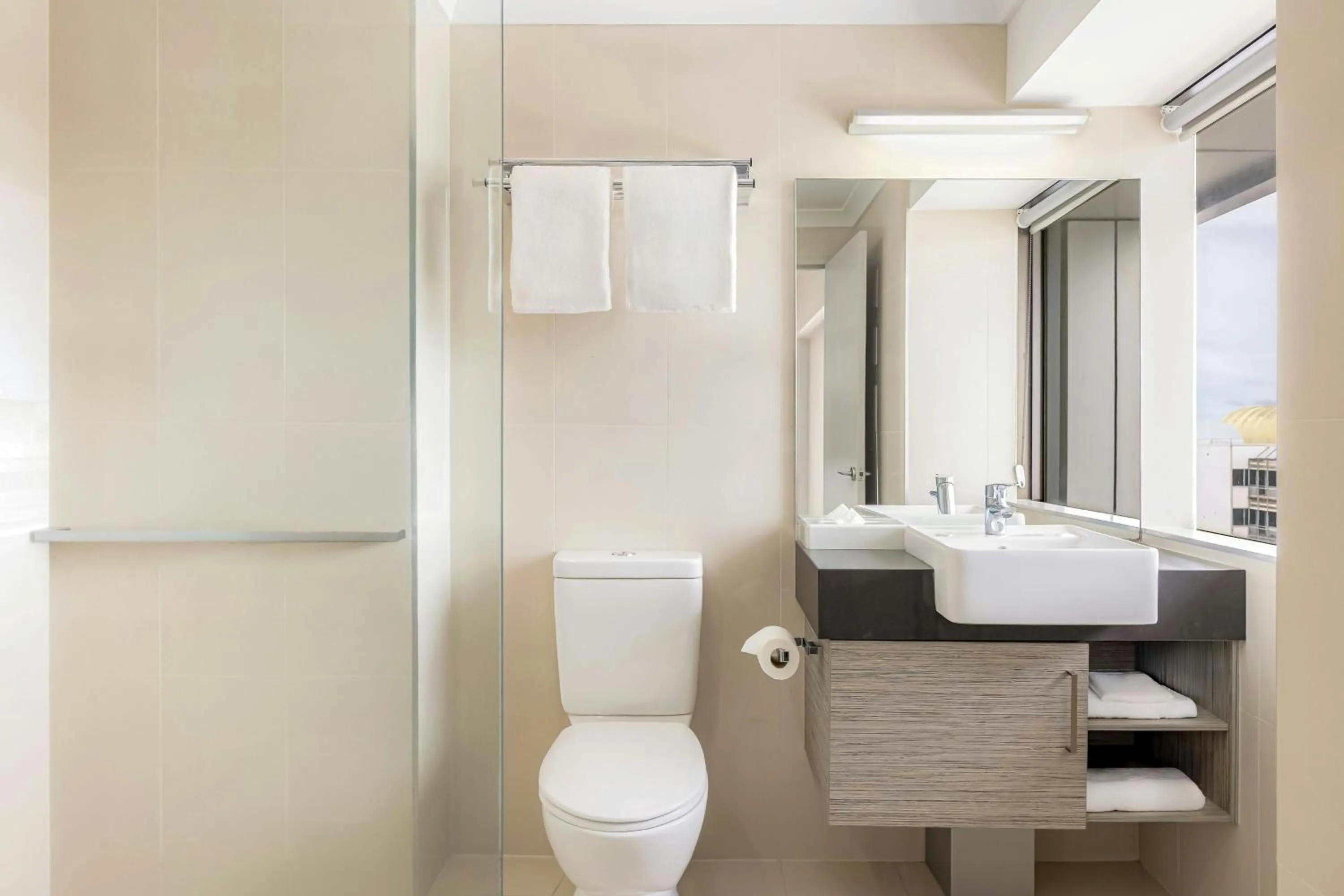 Bathroom in Courtyard by Marriott Darwin